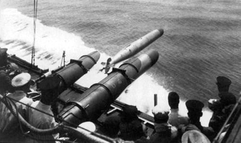 I Love - Japanese Fubuki-class destroyer Inazuma launching a Type 93 ...