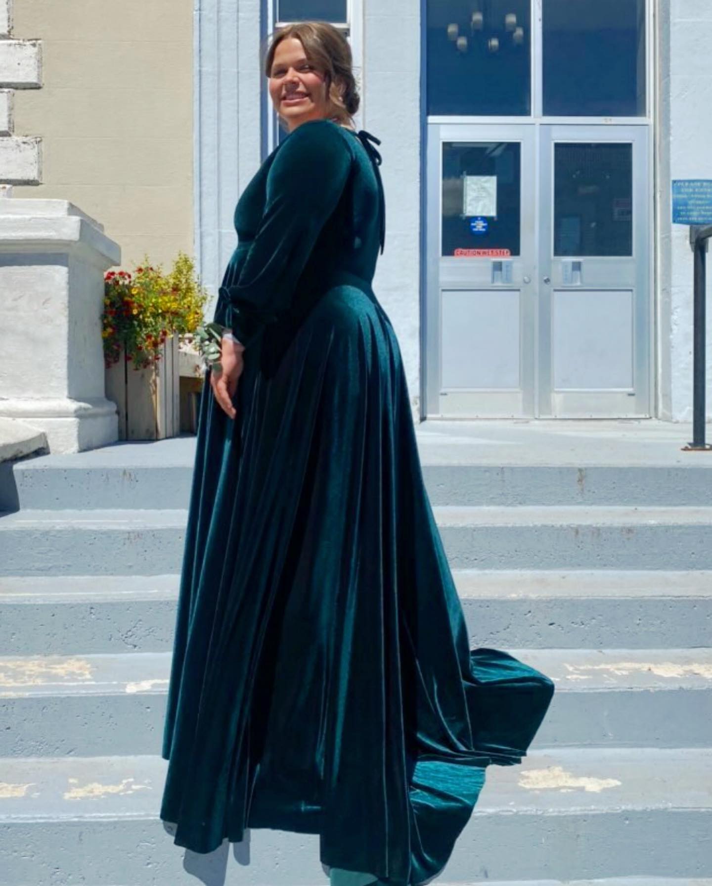 love is blind season 8 taylor green dress Taylor's velvety on Translated to Arabic’