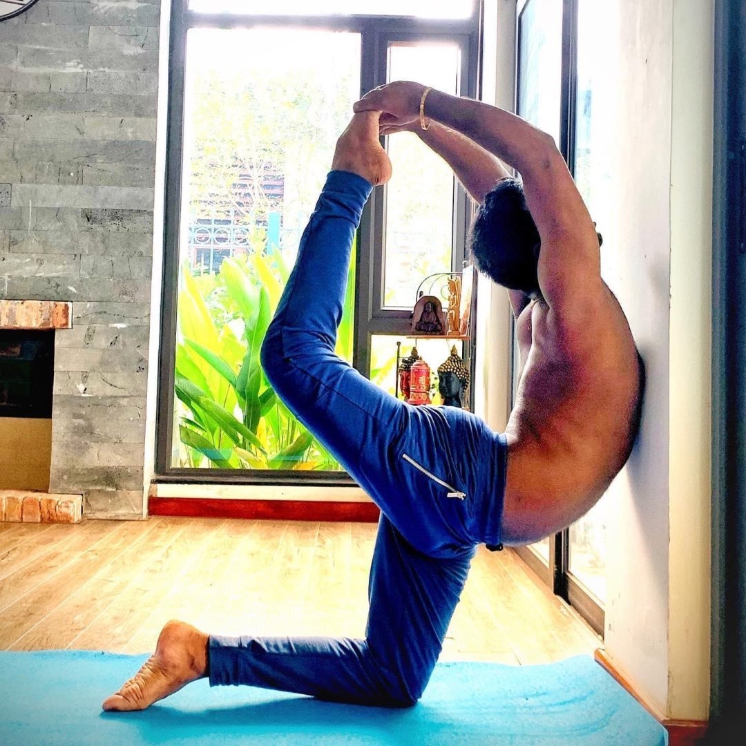 Back Pain Try this 3 yoga Move #yoga #backpainrelief #spinehealth # ...