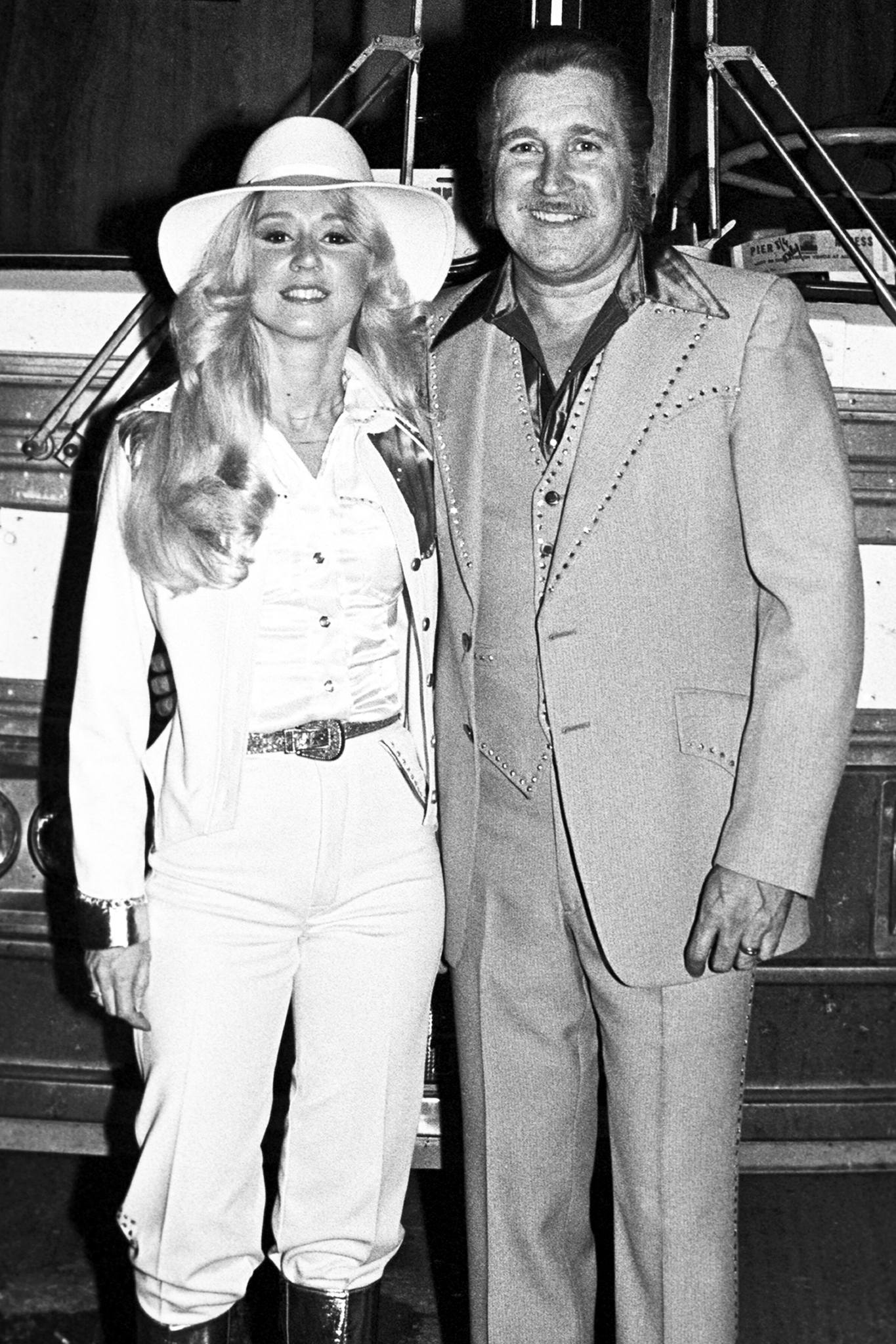 Do you recognize this father-daughter country duo? They performed 