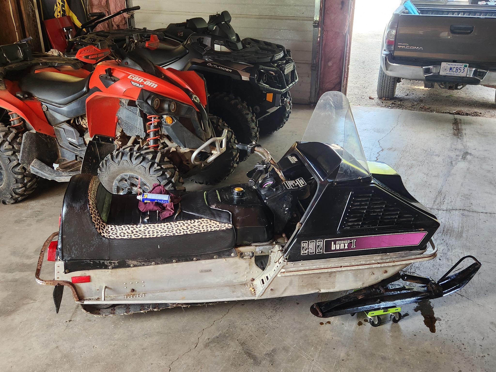 Vintage Lynx 292 snowmobile runs after 20 years