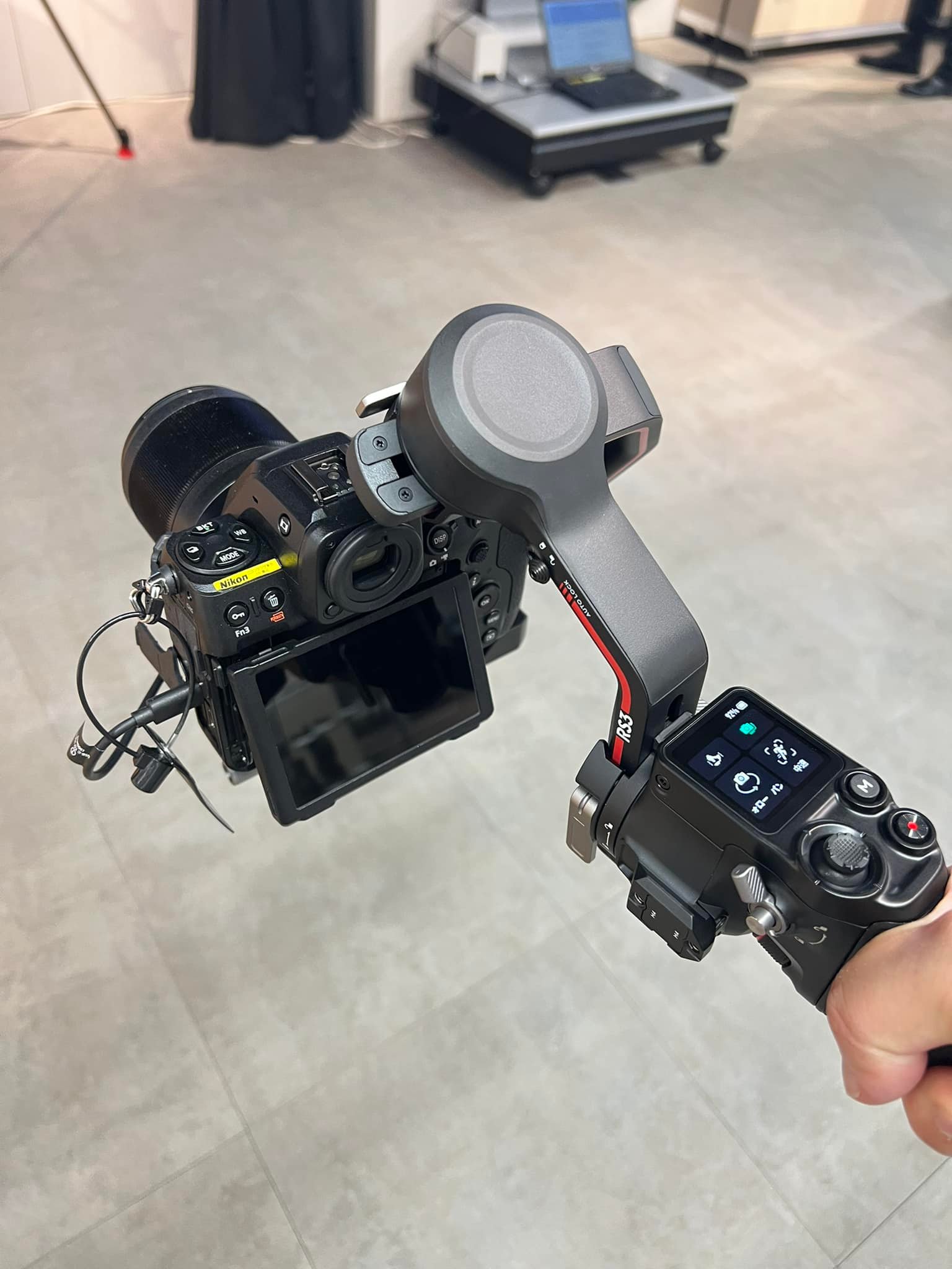 How to enable multilanguage on Nikon Z50?