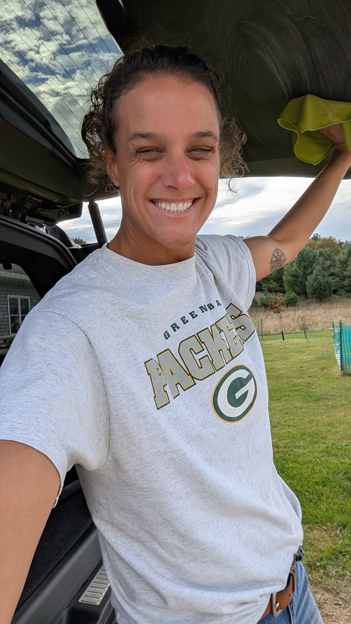 Ali - Green Bay Packers & cleaning today! How's your Sunday??? 💛💚💛 ...