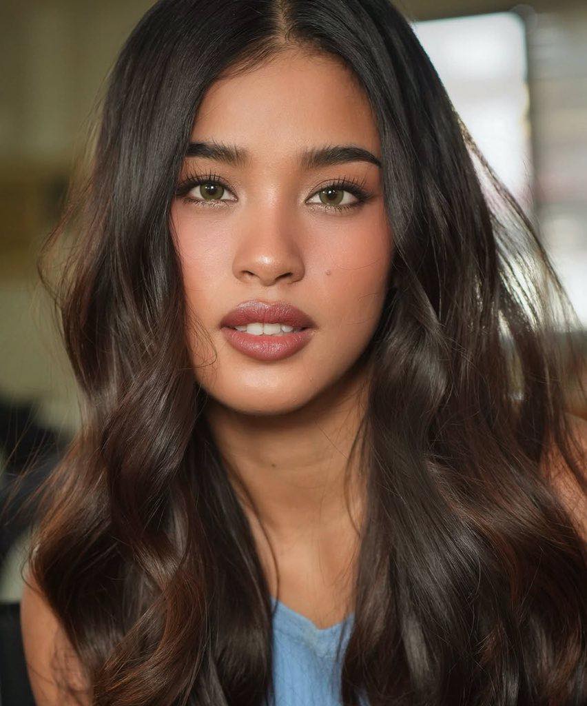 THE FACE THAT LAUNCHED A... - Celebrity Random Updates | Facebook