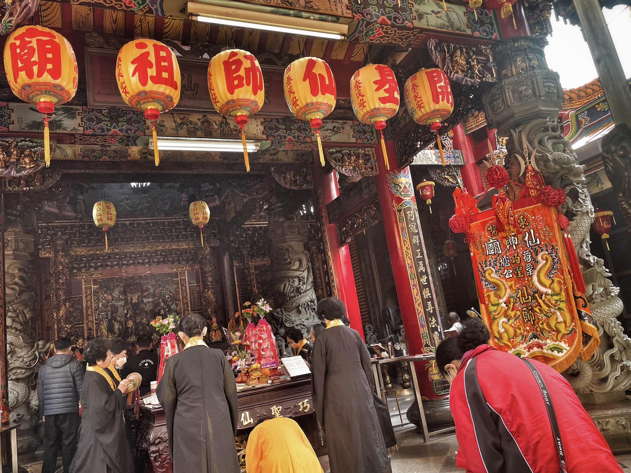 台中東勢巧聖仙師開台祖廟 - 甲辰龍年正月七 渡台貳佰伍拾年 仙師座前頌經文 工藝祖師興香火 #巧聖仙師... | Facebook