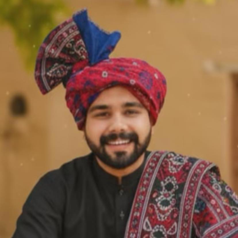 ‏یہ ہے وہ بچہ جس کو سہولتیں دینے کے لیے حکومتیں قرضے لیتی ہیں 💔🥲 ...