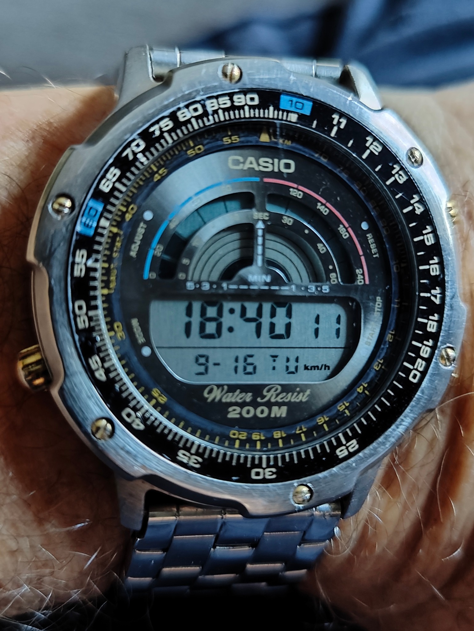 Pristine DW-7100. Anyone has a clue whether the km/h marking has a 