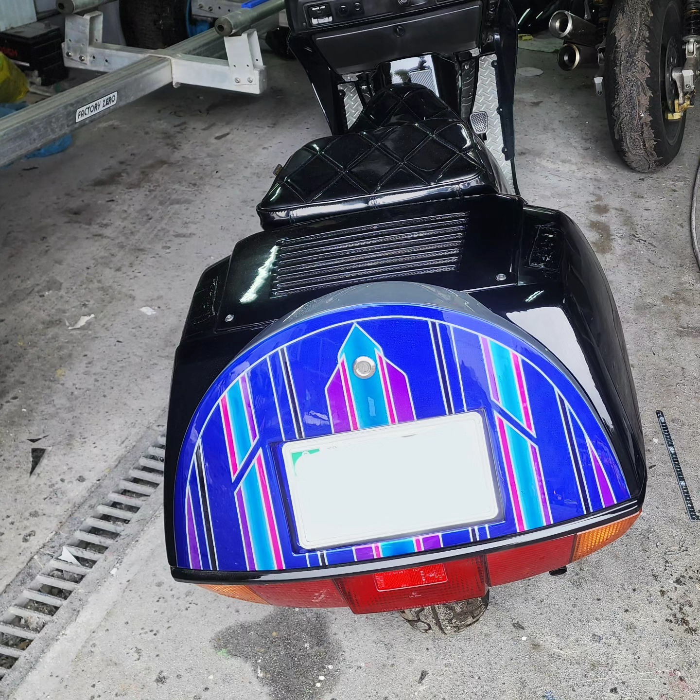 ?ホンダフュージョンのトランクカバーを FRPにてリンカーン風に 