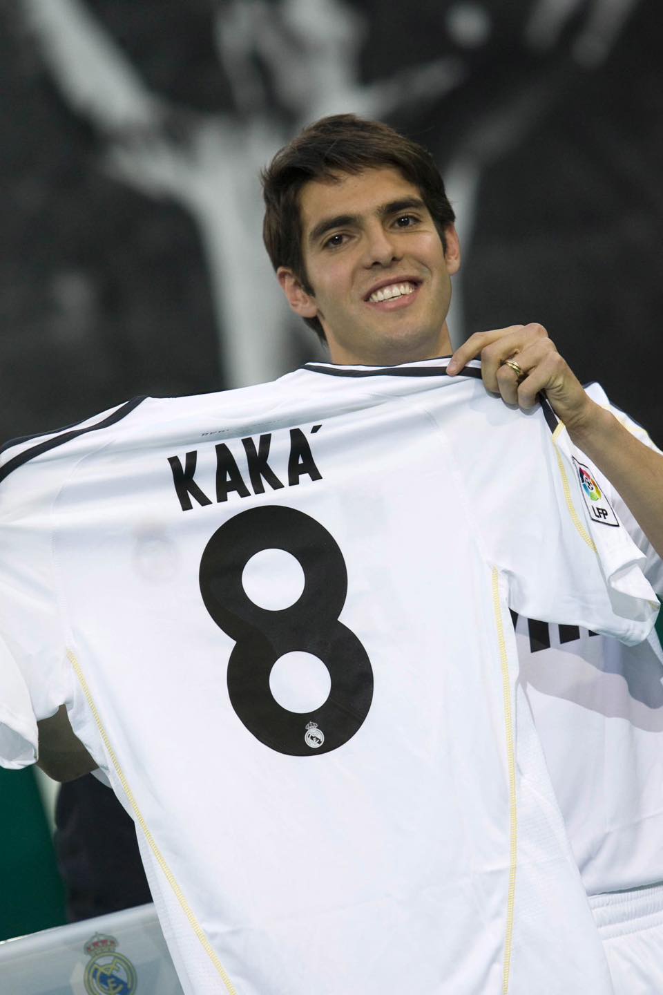 📅 On this day, 16 years ago, Kaká signed for Real Madrid for €68M