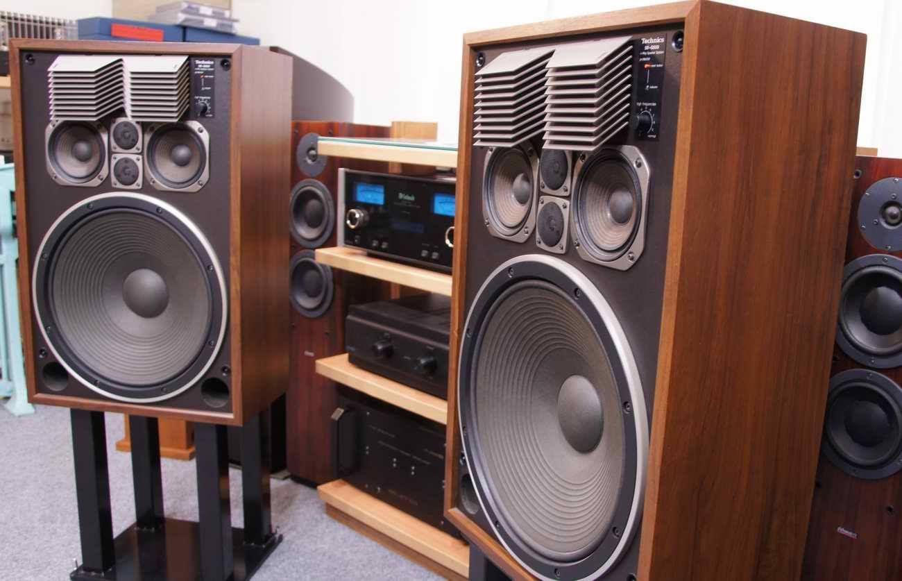 Technics SB-M500 floor-standing speakers.