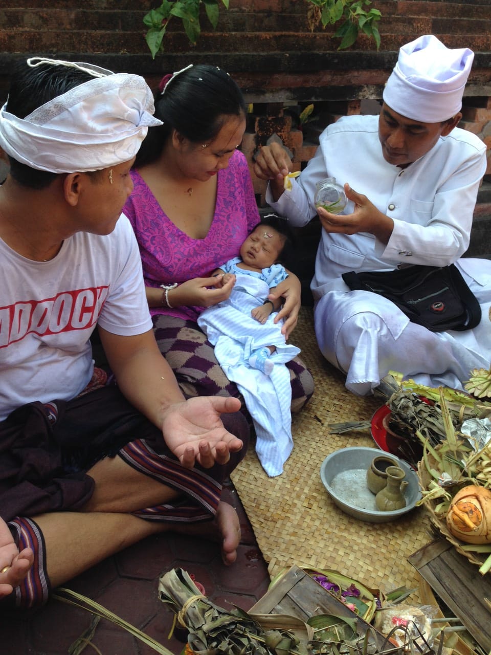 Balinese girls, Malaspas (house blessing ceremony), village of