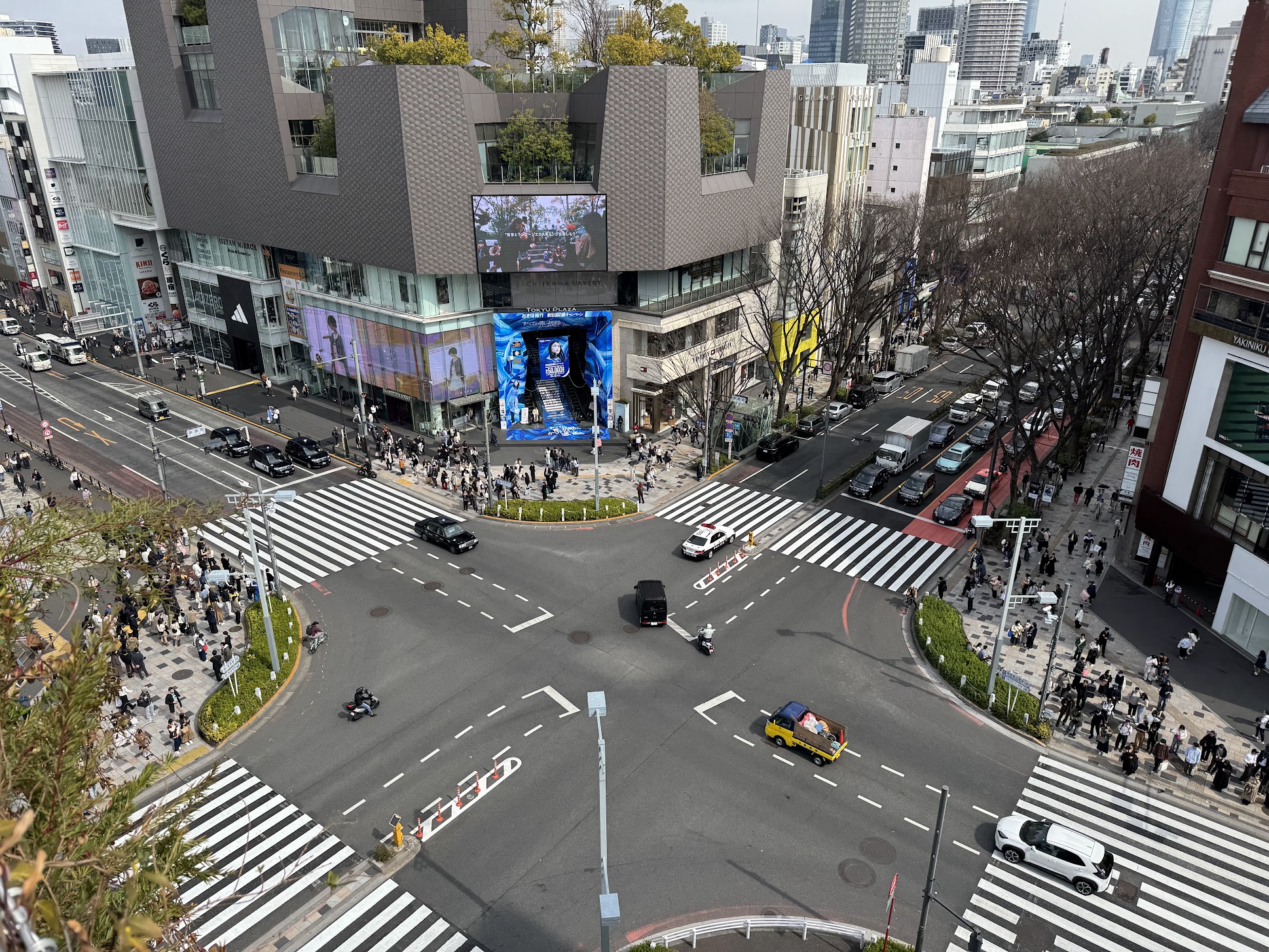 Japan - The Harajuku/Omotesando intersection is where two completely ...
