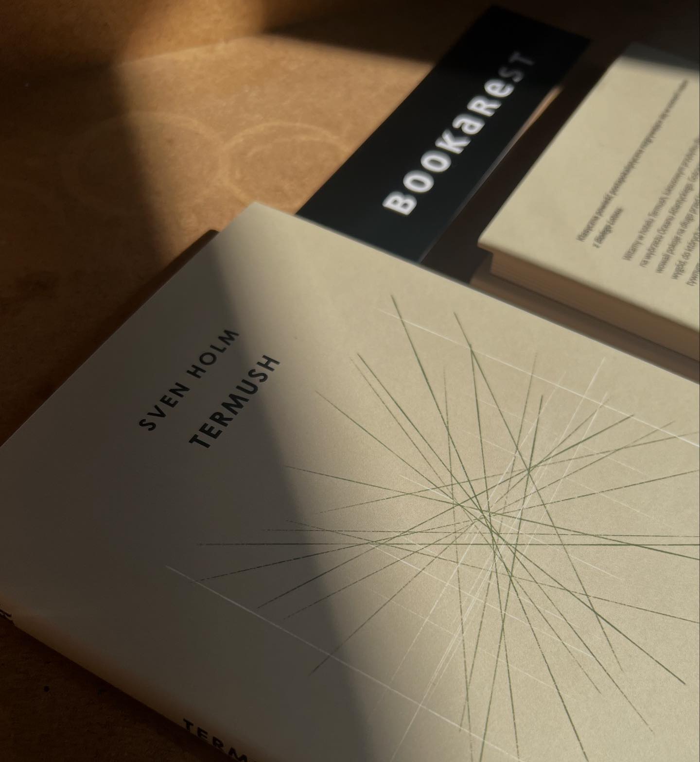 Bookarest - Majowy weekend sprzyja zaczytanemu odpoczywaniu na świeżym ...