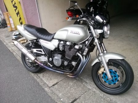 XJR1200 シート加工 アンコ抜き、角落とし、ゲル埋め込み、タック 
