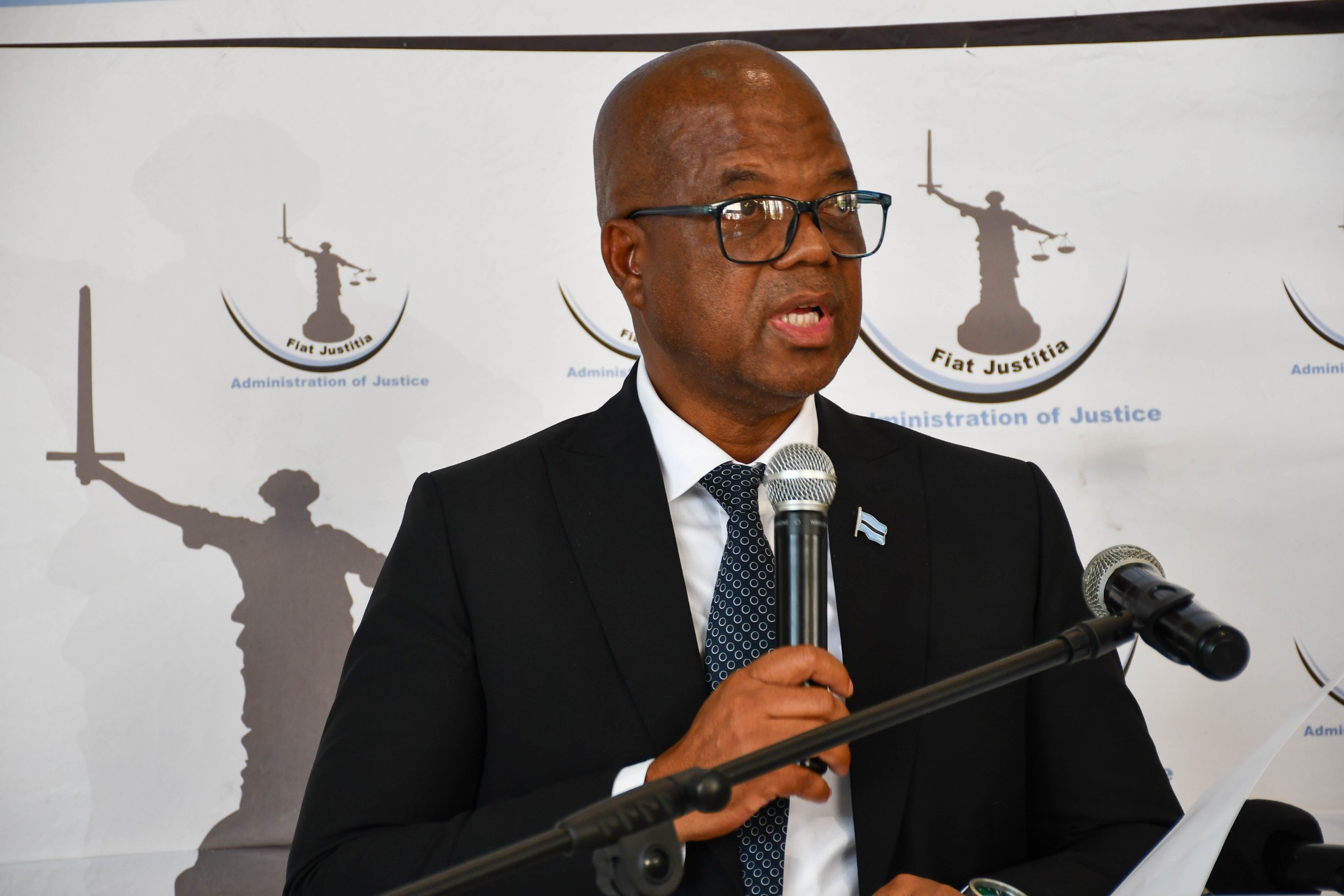 Ministr... - Ministry of Justice and Correctional Services, bw