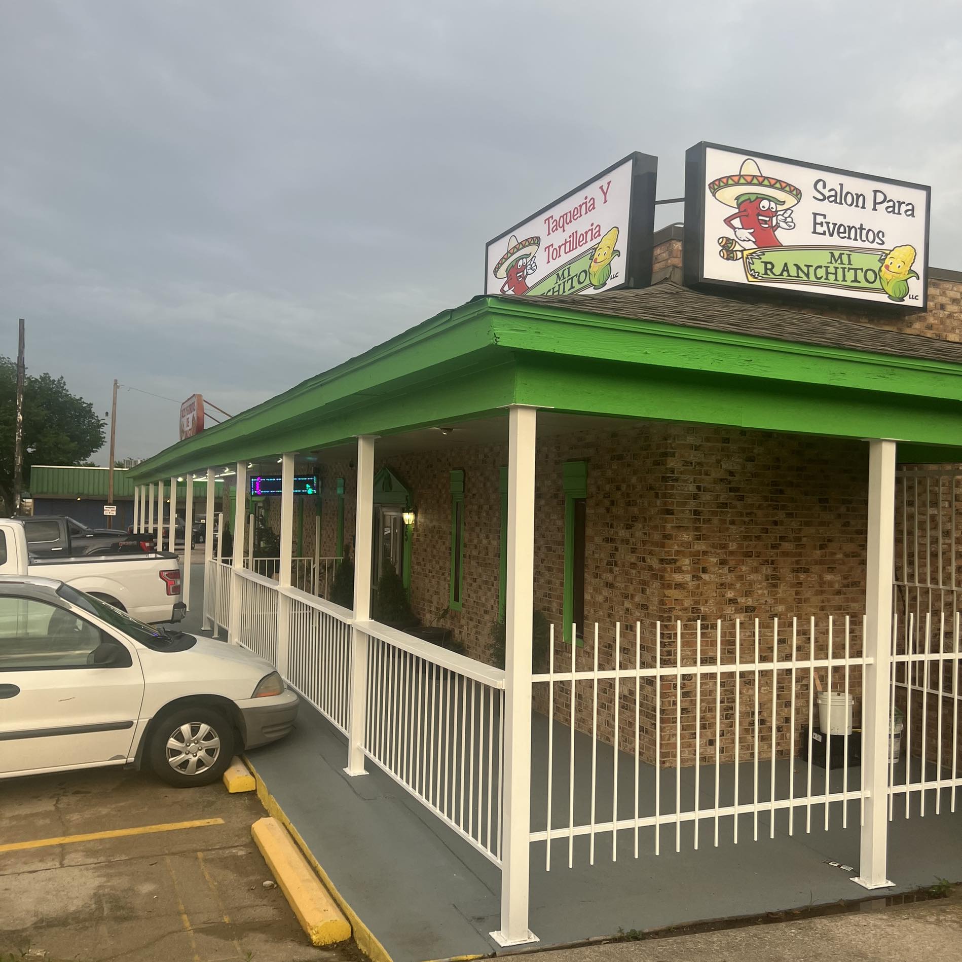 Ya están los pollos 🐥 asados Precio súper especial como promoción Solo ...