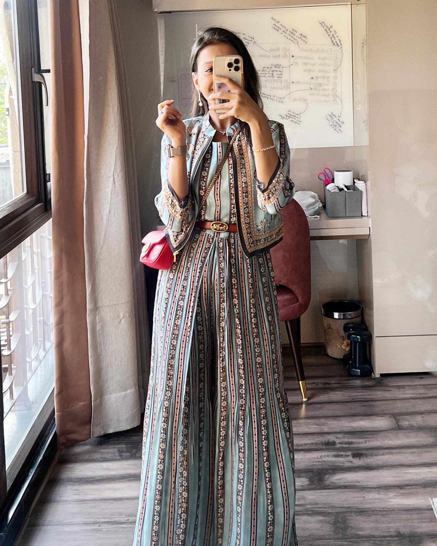 cute mirror selfie dress We all love a 🖤🔥 Shop this Blue Brown Floral Sleeveless hwss22 Size:3 YEARS