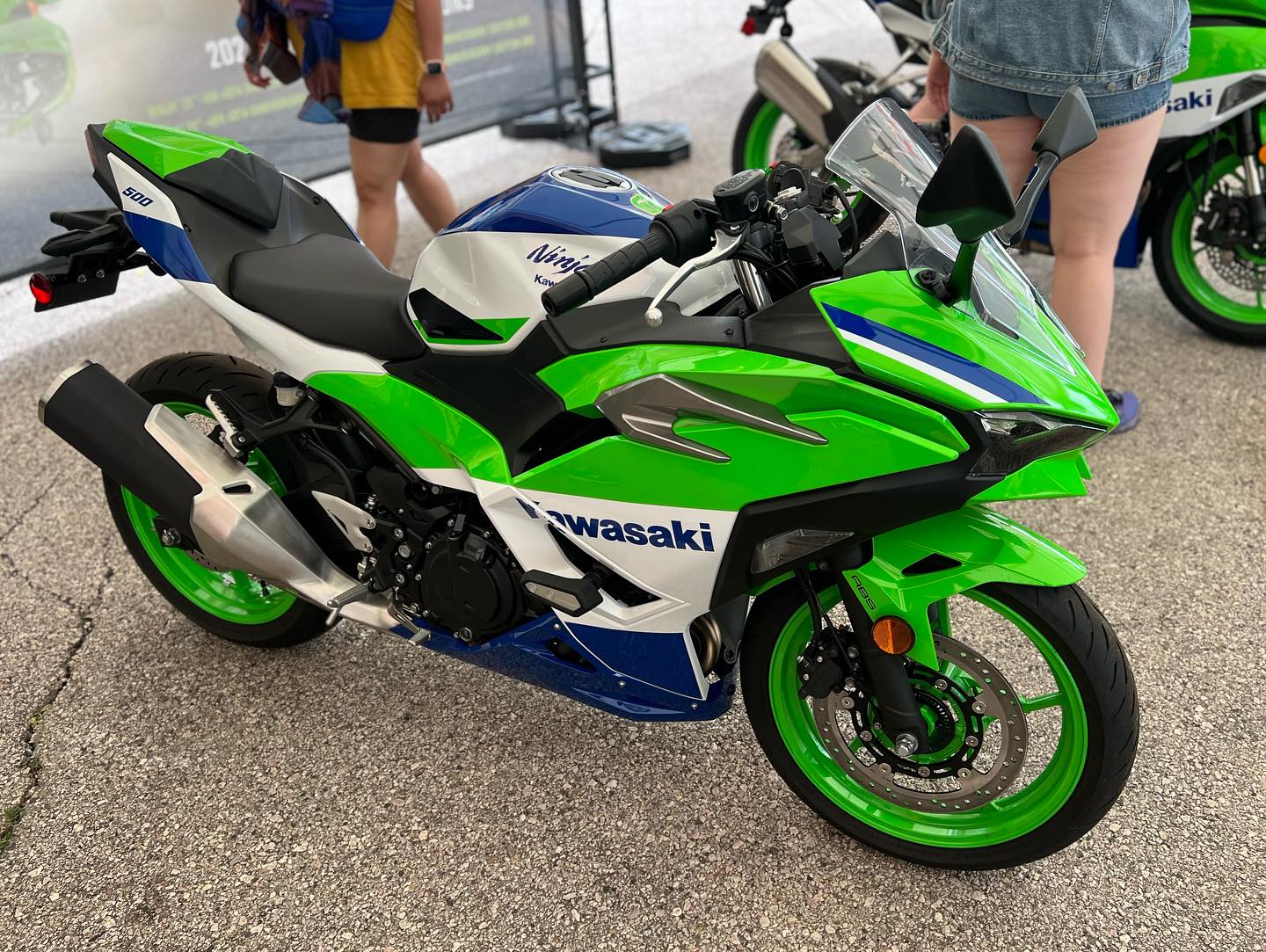 Pictures of lowered Kawasaki Ninja ZX-10R for shorter riders
