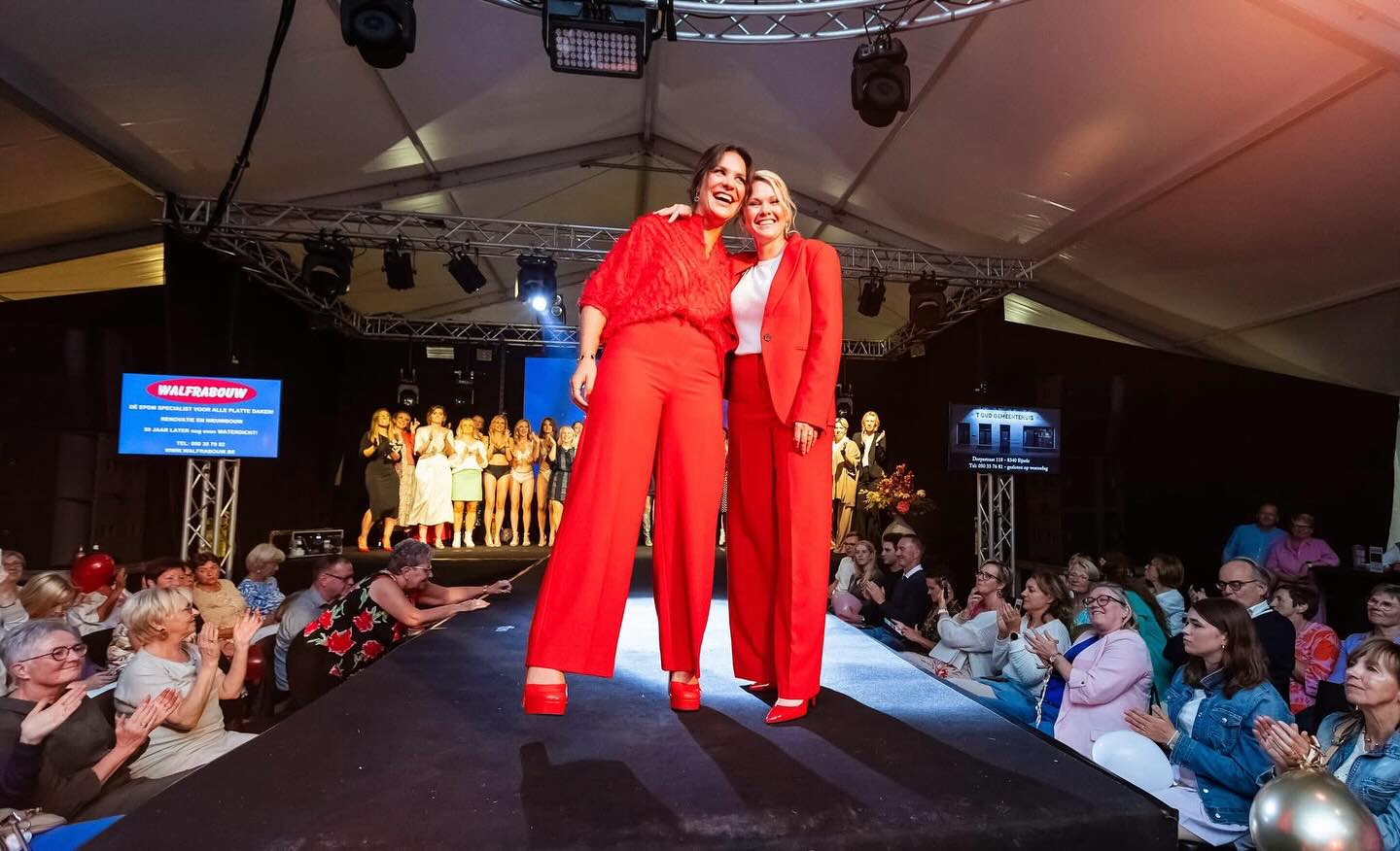 Barrio - Zie hier, onze stralende presentatrices Evy & Baudine in hun ...