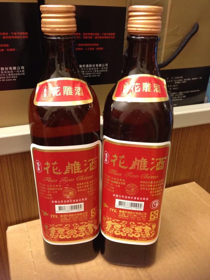 台灣菸酒便利商店 石牌店 玉泉花雕酒 以糯米 麥麴及液體麴為原料 採用低溫發酵方式製得 風味良好之新酒再經裝甕熟 Facebook