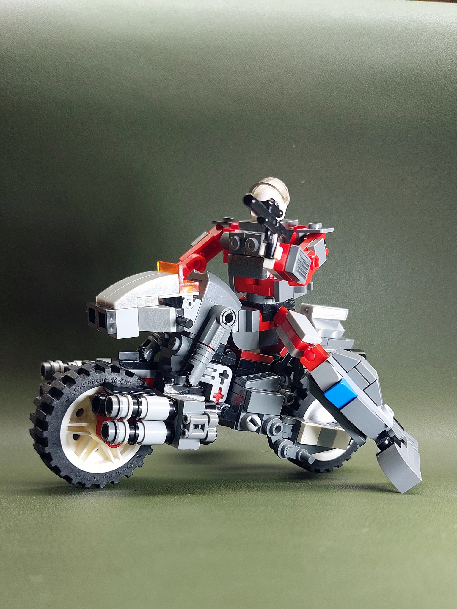 Building Robotech VR052 Cyclone with Lego after 45 years