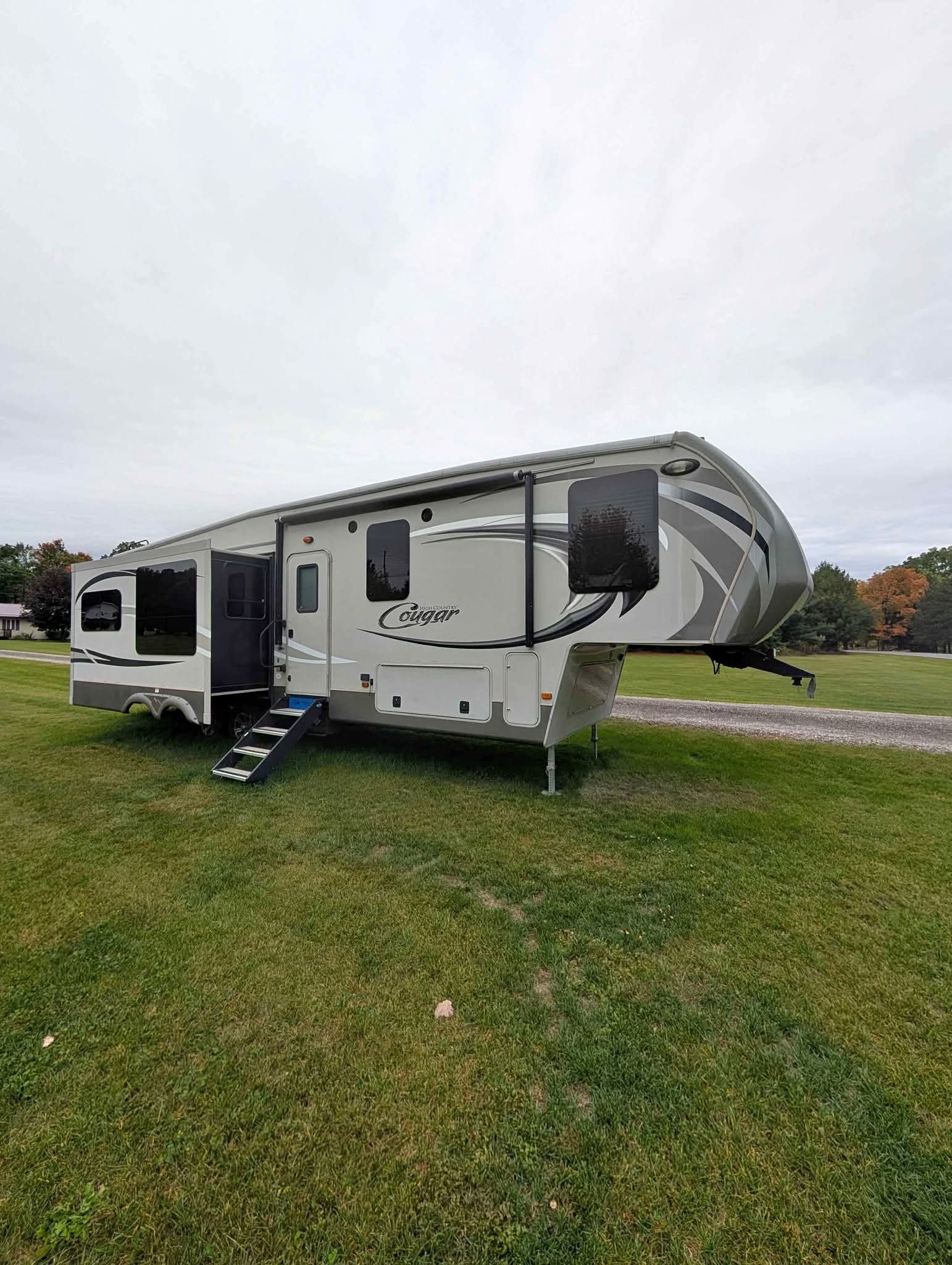 2014 Keystone High Country Cougar 31 foot - RVs & Campers - Crystal ...