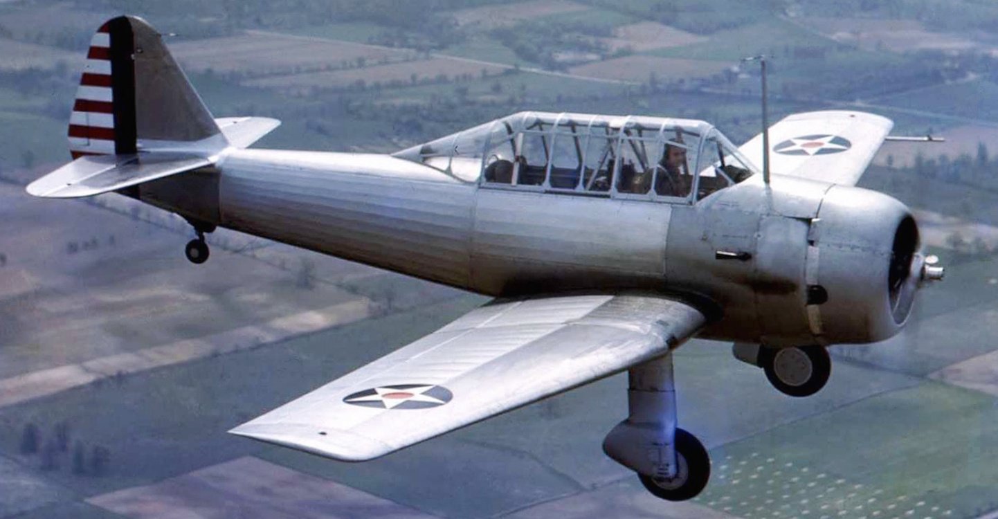 Classic - MONOPLANE MYSTERY This tandem US trainer from the late 1930s ...