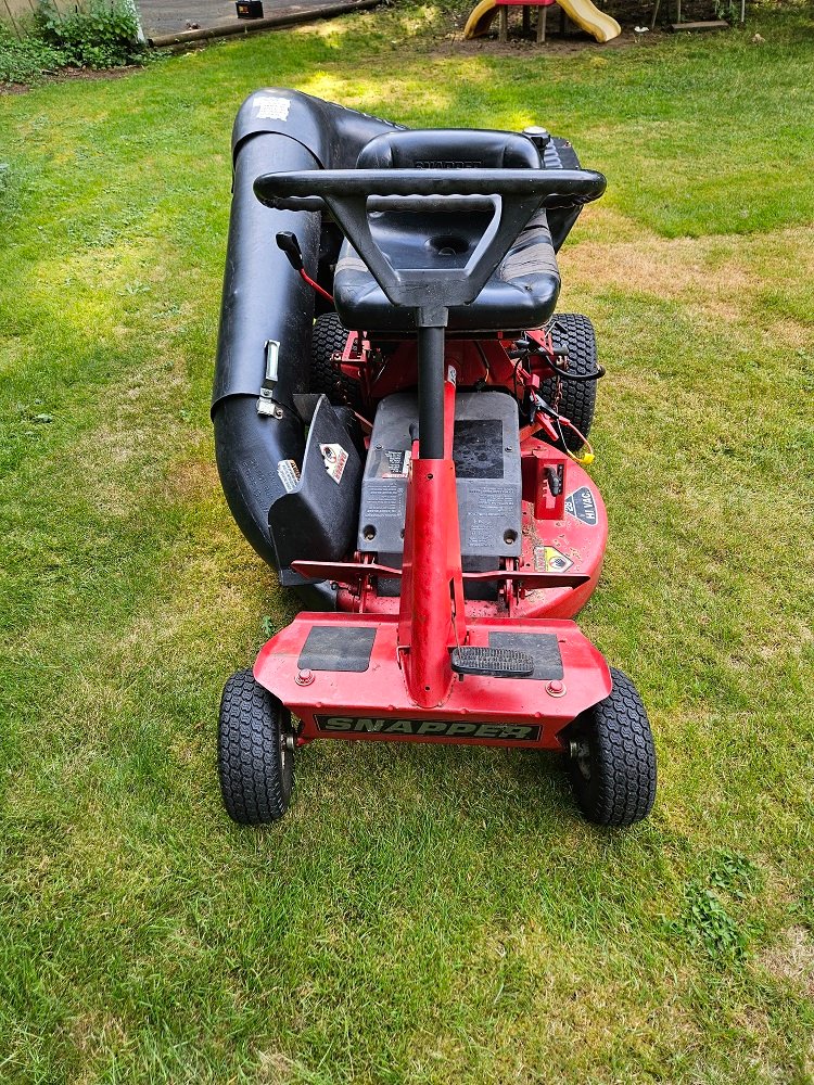 Snapper Riding Mower 28 inch deck - Lawn Mowers - Surrey, British ...