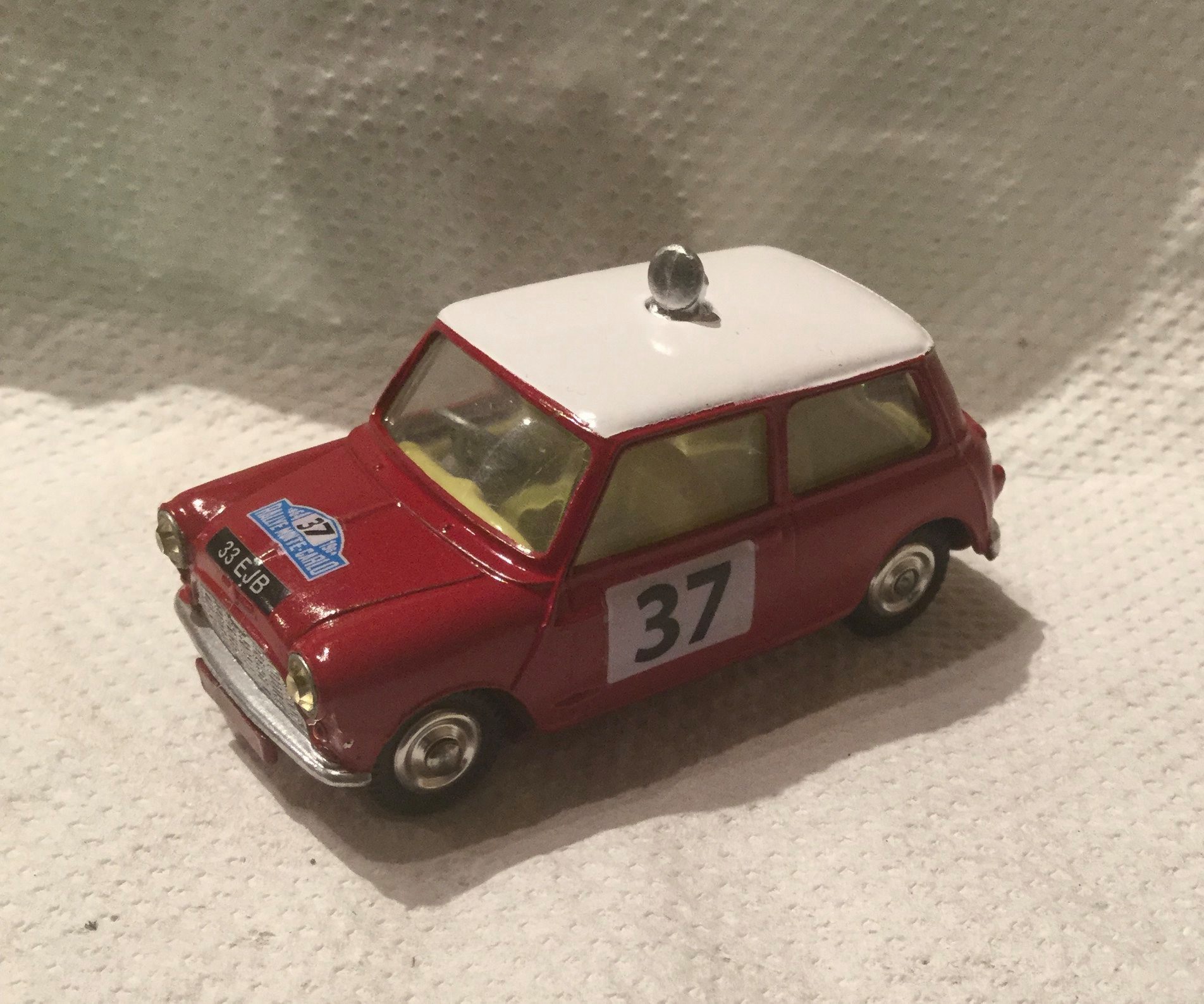Corgi Toys BMC Mini-Cooper 'S' - Sun RAC Rally #333. The (Royal