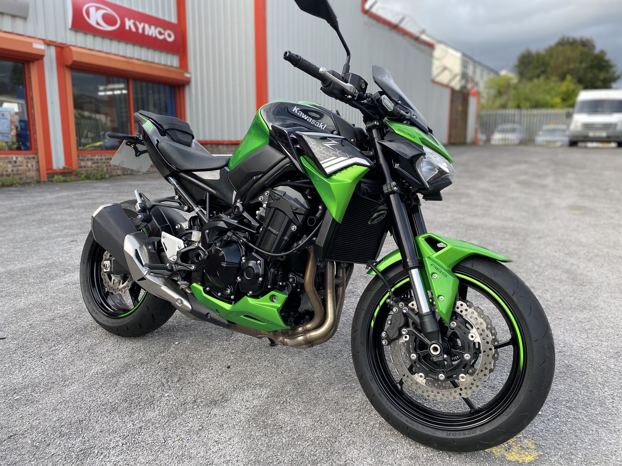 Motorbikes 4 All has a mint condition 1999 Kawasaki ZX900 ZX9R