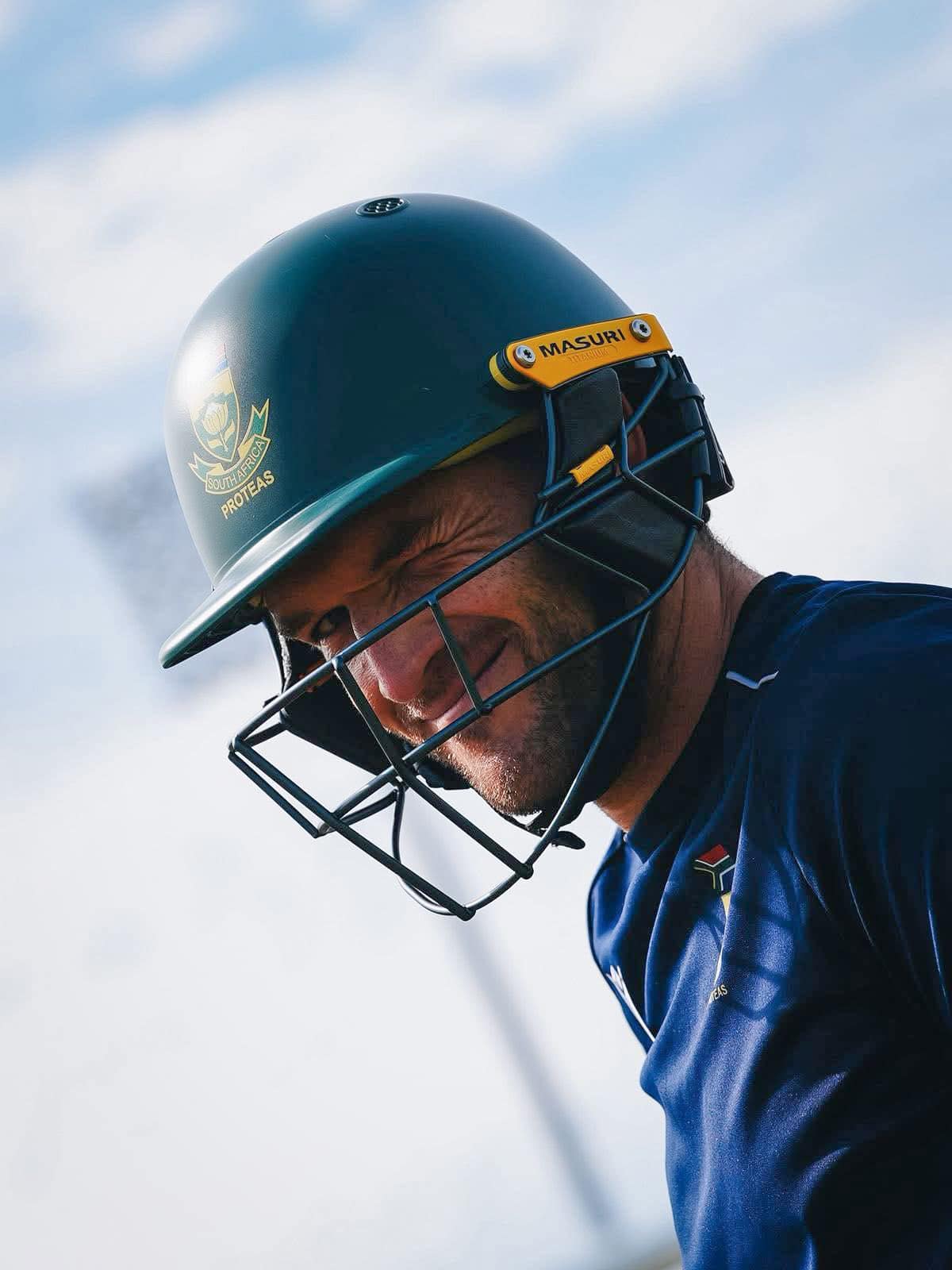 gunn and moore icon geo cricket helmet & PURIST NAVY – Poobie Naidoo's GM Cricket Helmet - Blue,