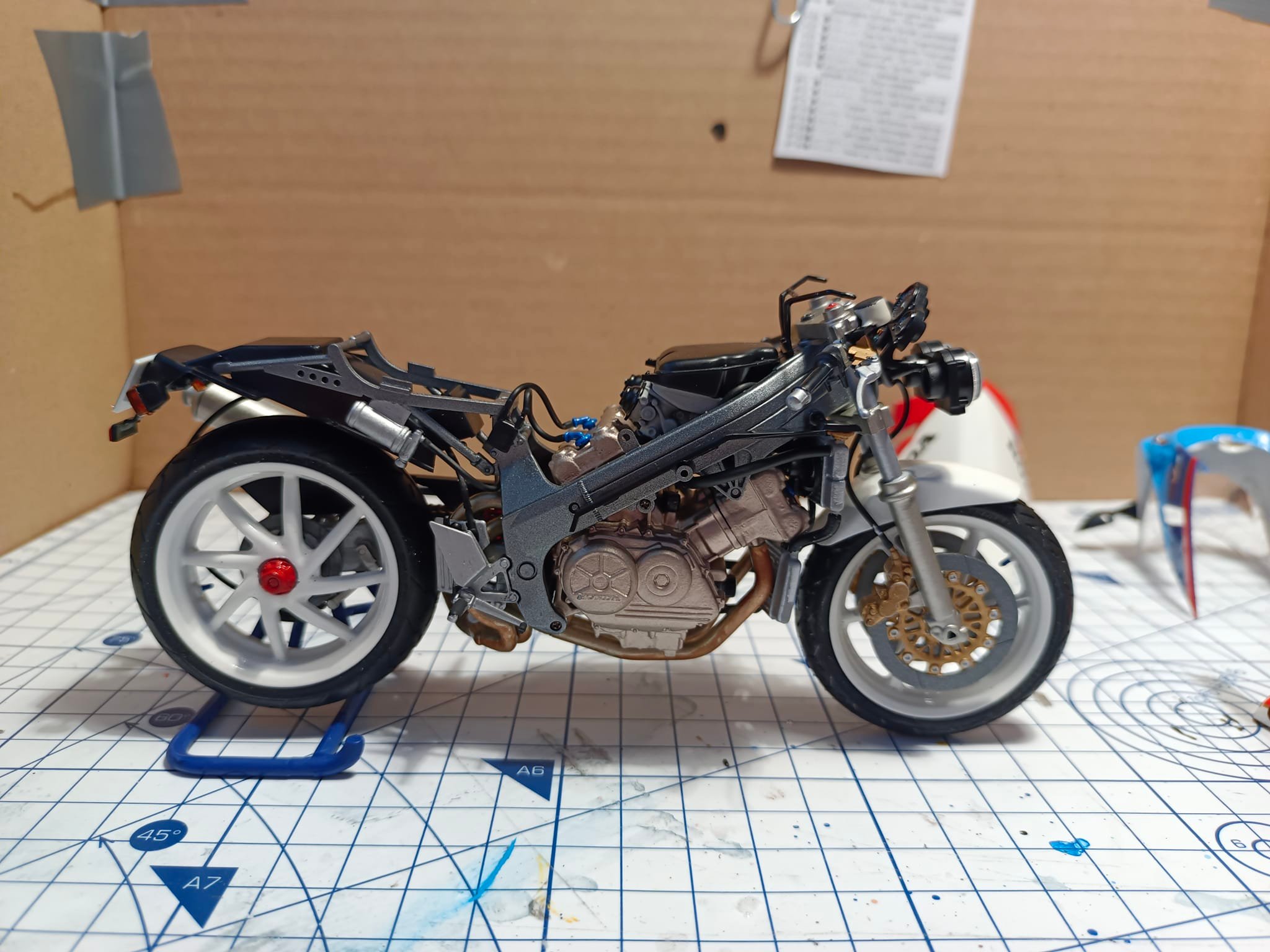 Honda VFR 750 RC30. Tamiya 1:12