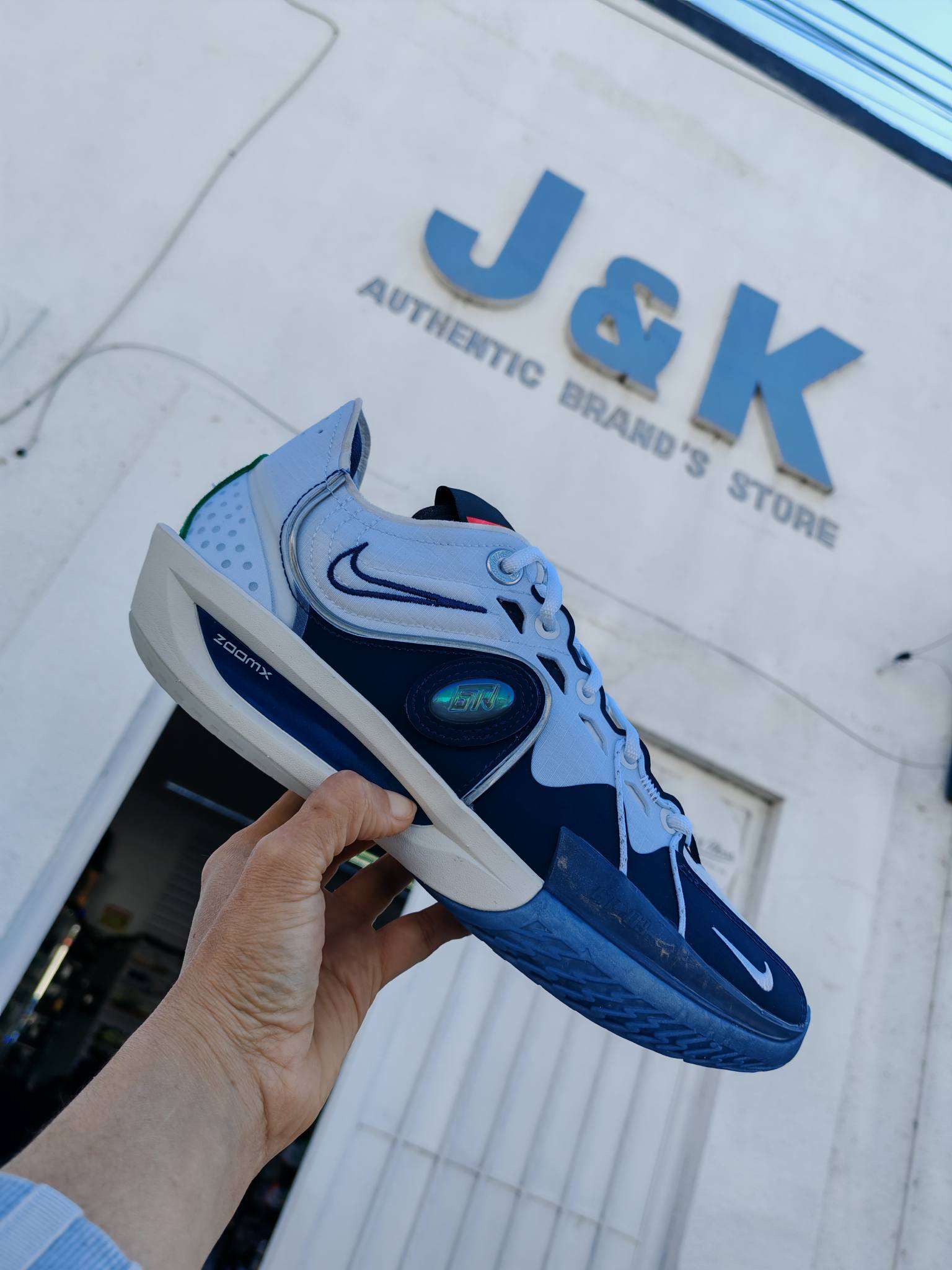 Rindiendo homenaje a las zapatillas de baloncesto de los 90, Nike