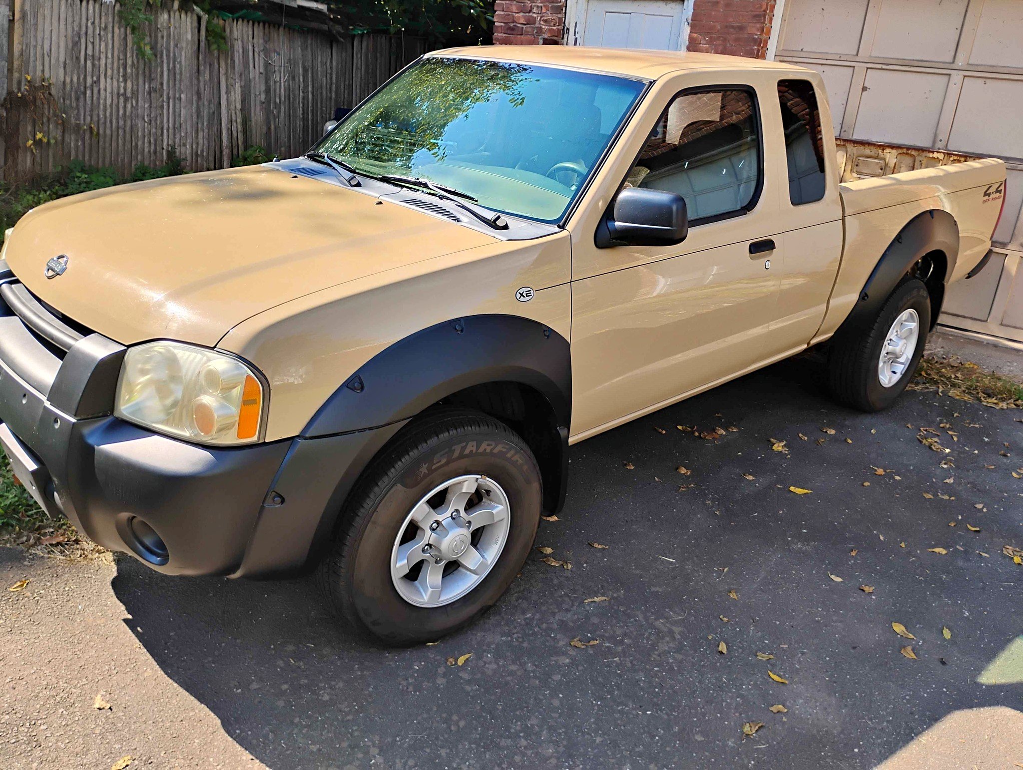 2001 Nissan Frontier Original Sales Brochure – 36-Page Truck Catalog