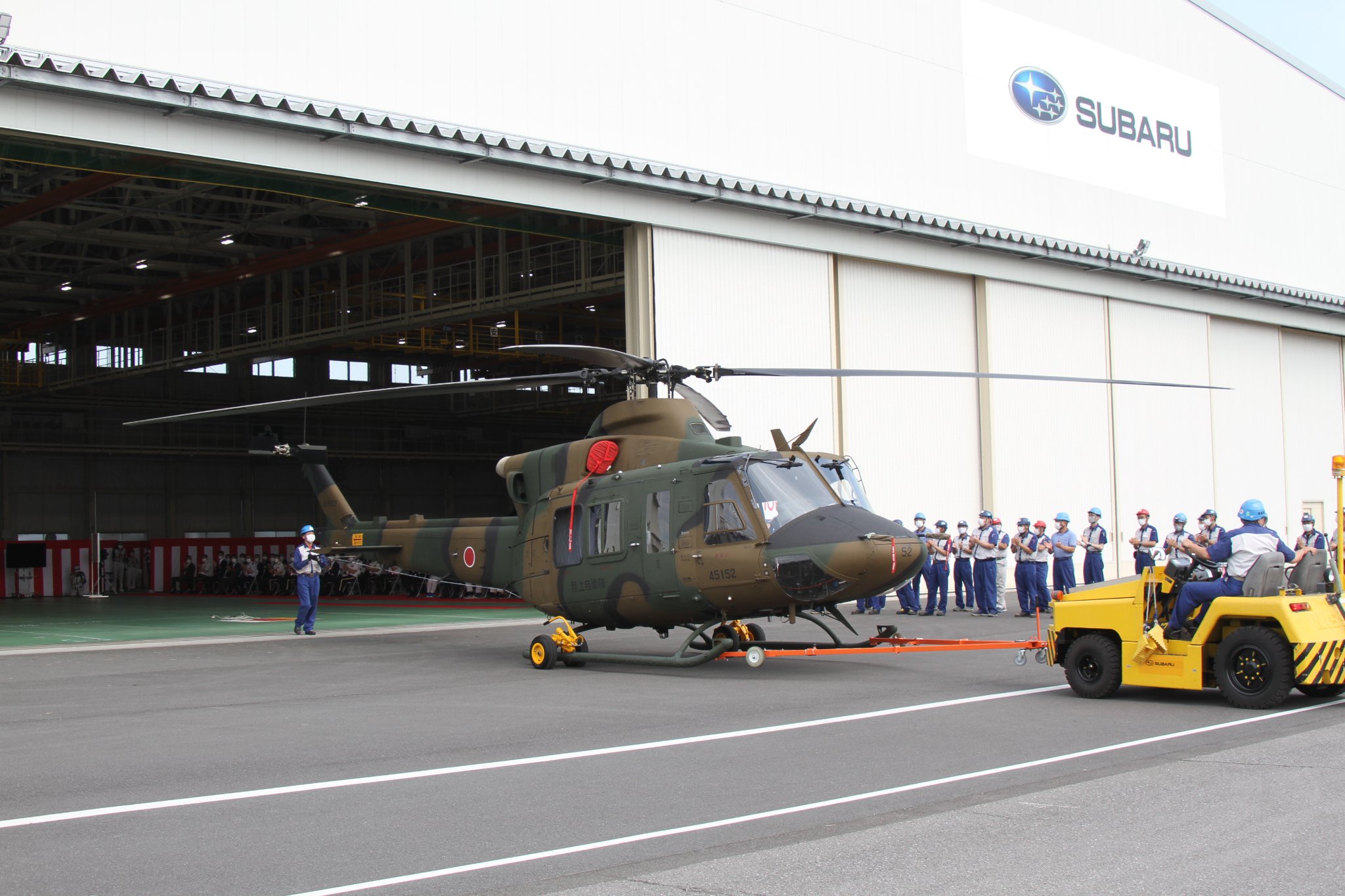 多用途ヘリコプター（UH－2）量産初号機納入式について】 陸上