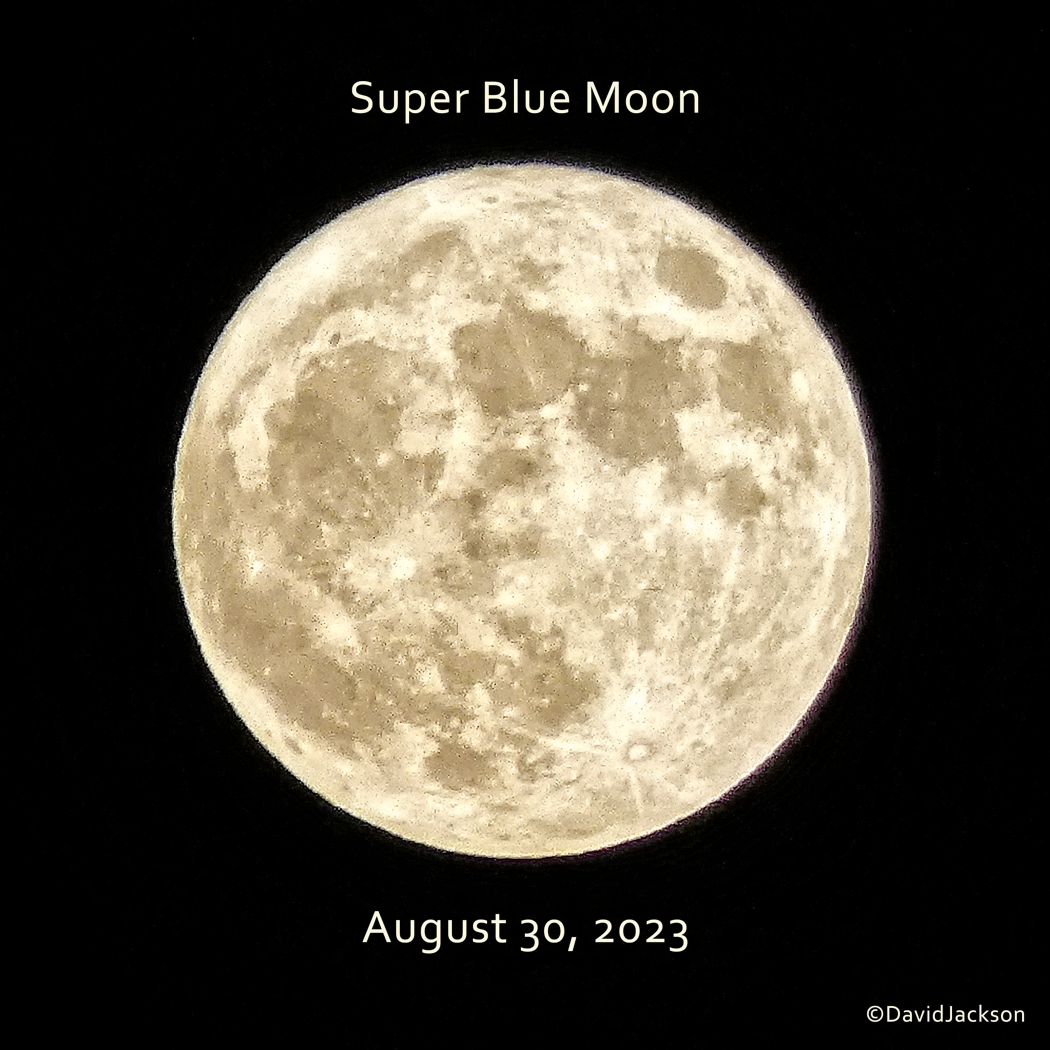 Beautiful moon. Fuji 55-200 Lens.