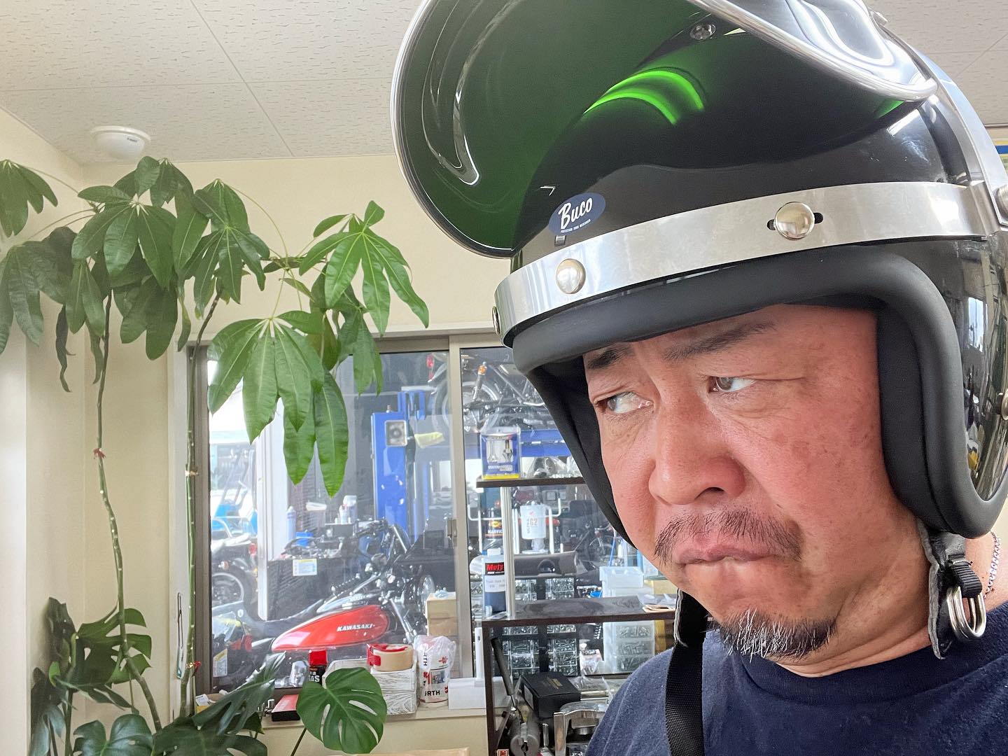 爆発仕様のシールド。 帯がまだ広い もう少し細くして作り直そう #岩城