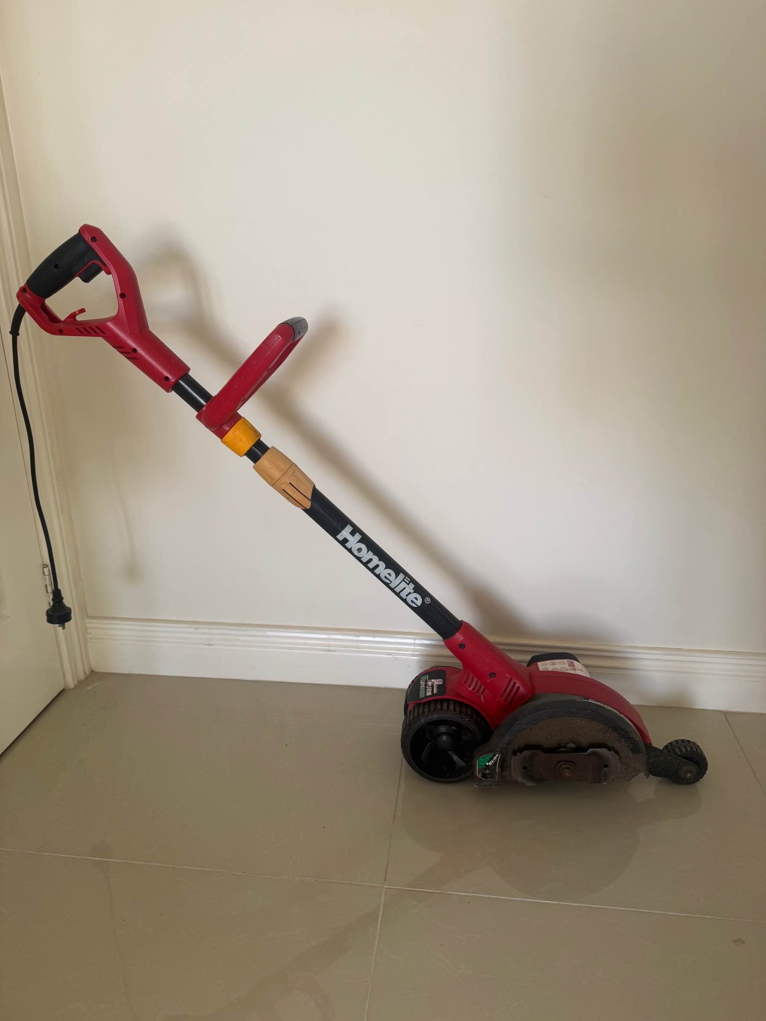 Homelite Electric Lawn Edger – Curb Runner - Edgers - Pakenham ...