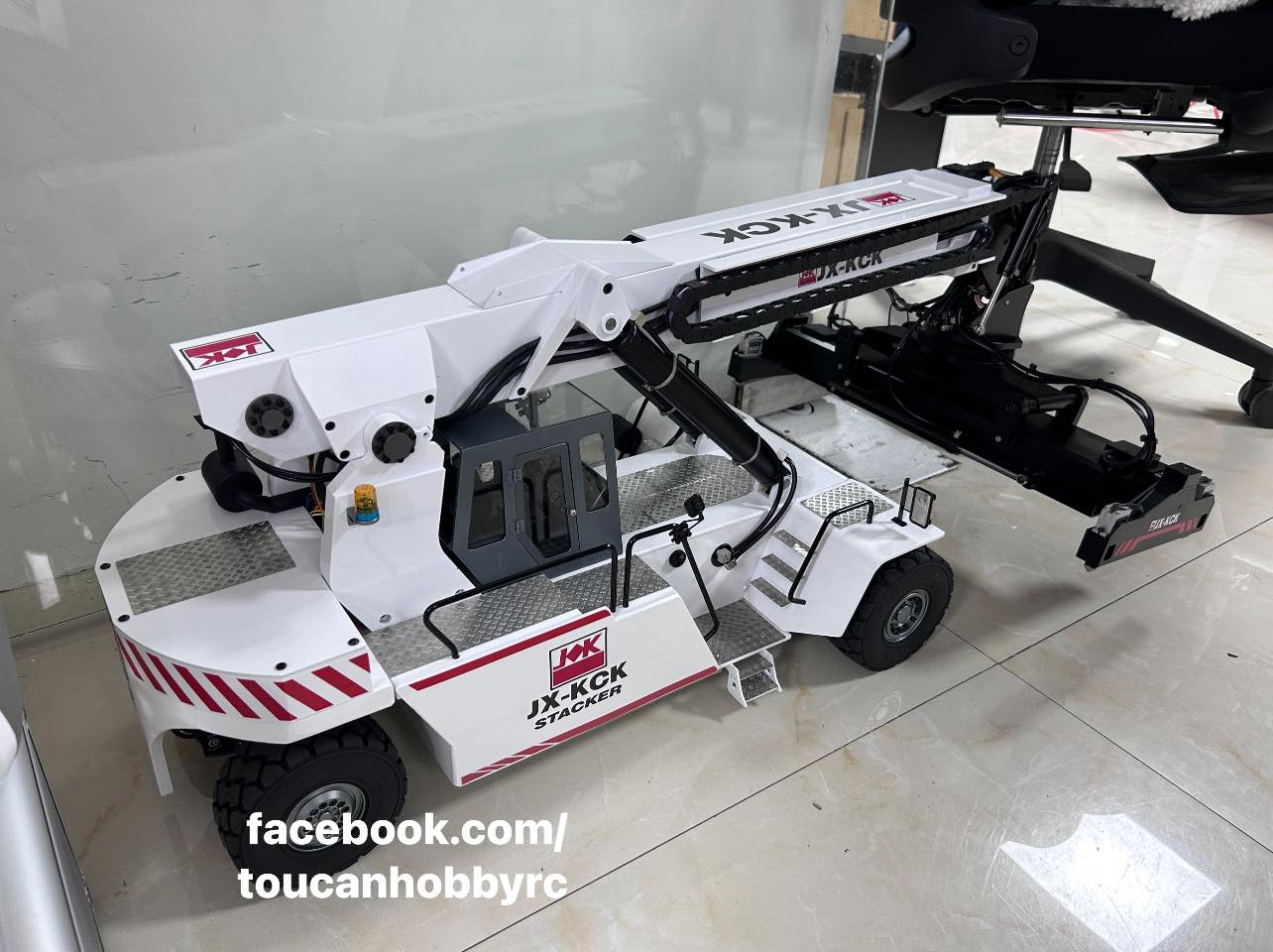 Toucan hobby - The first unit of 1/14 RC hydraulic reach...