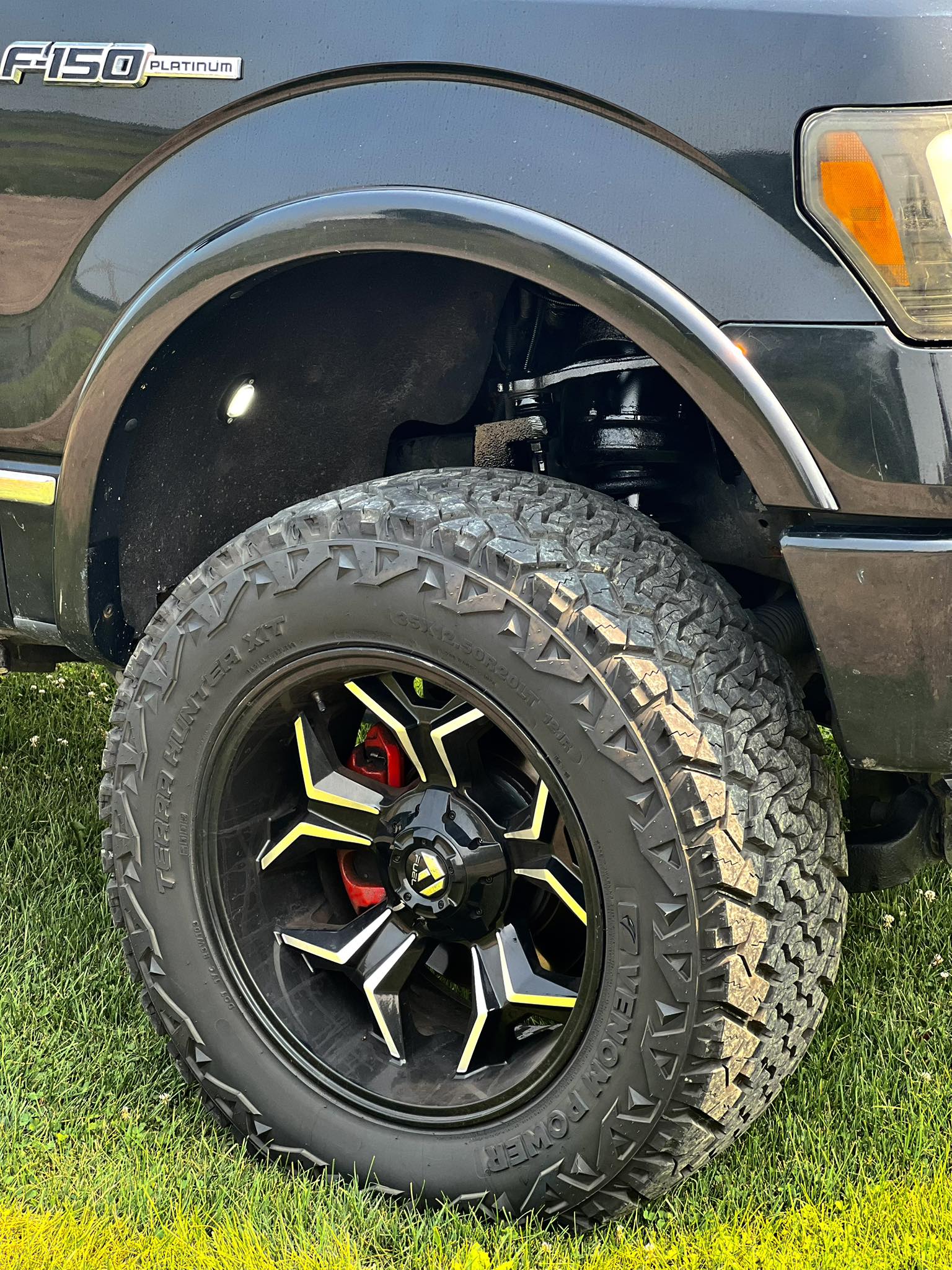 $2060.00 18x9 Fuel D621 Hardline Gloss Black Red Tint Finish w 
