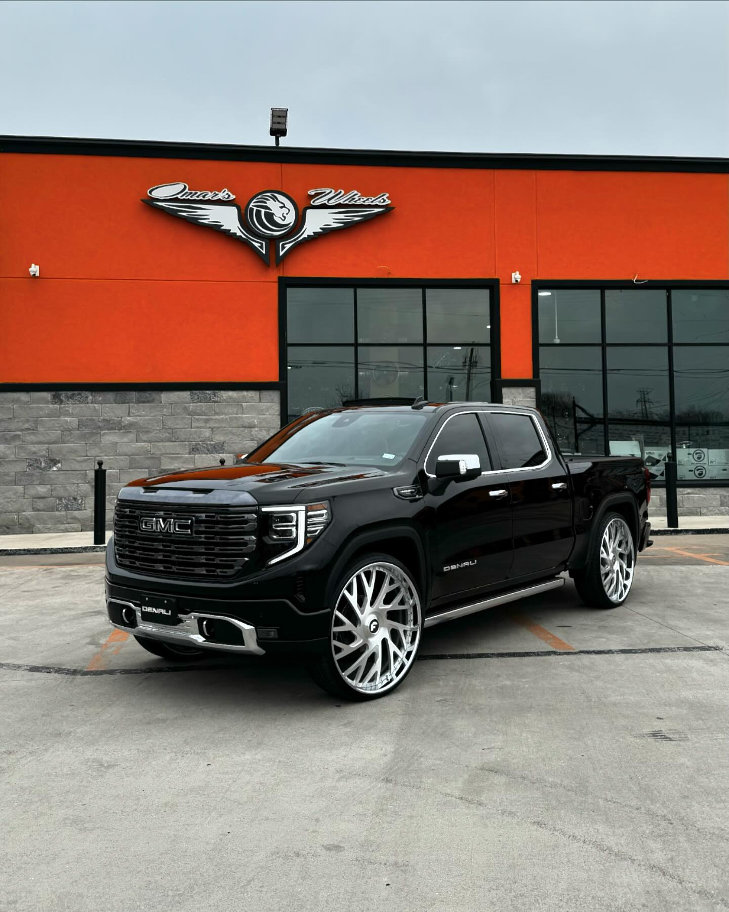 GMC DENALI ️ 🕳️ Wheels... - Omar's Wheels and Tires | Facebook