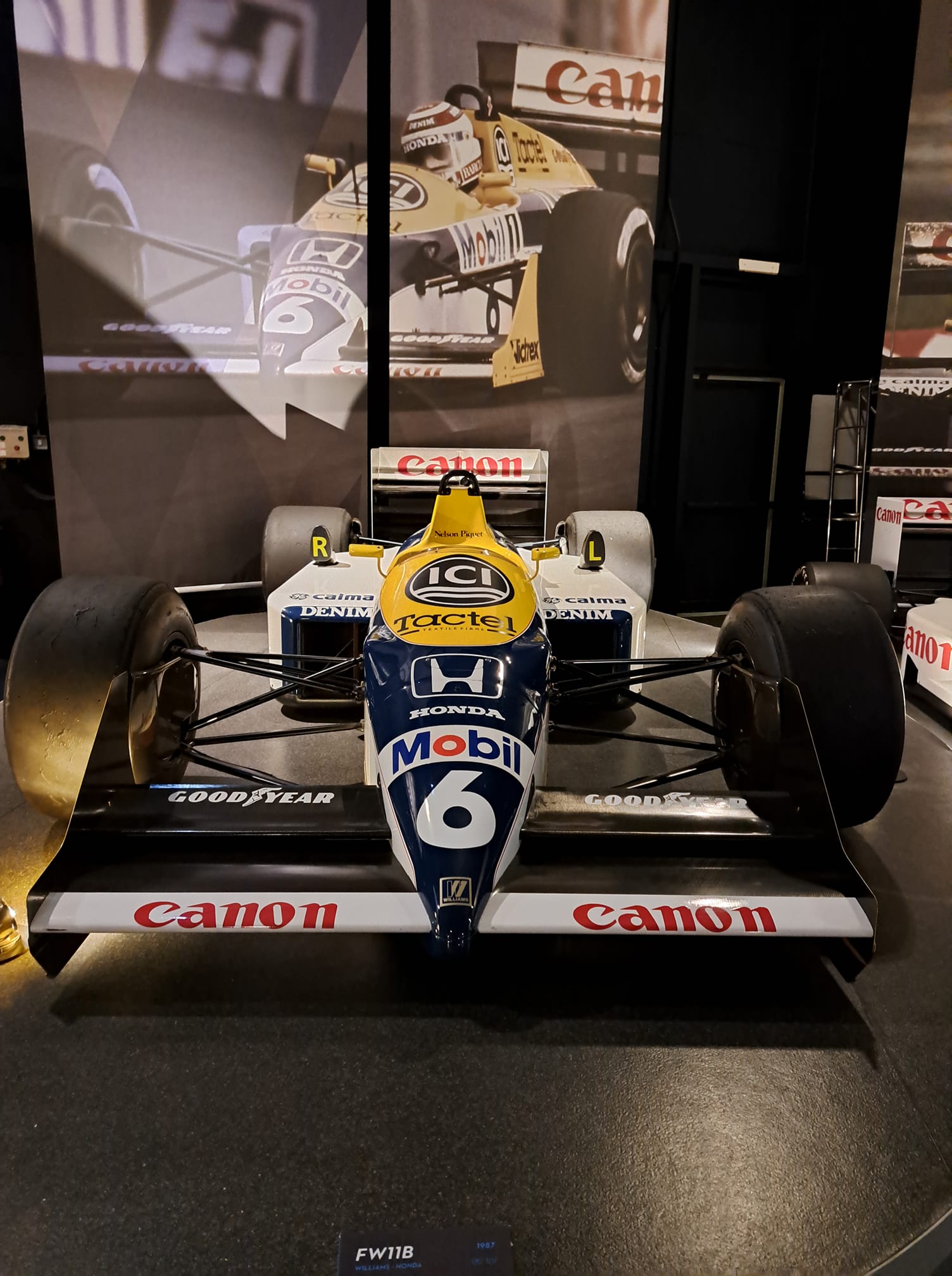 1987 Williams FW11B Honda turbo V6 . + 1986 Williams FW11 Honda
