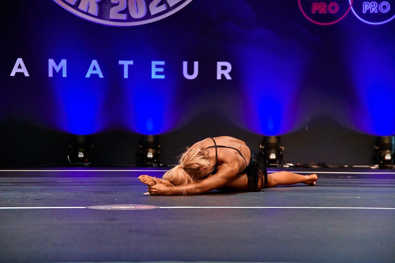 Rosie Burr Handbalancing Contortionist