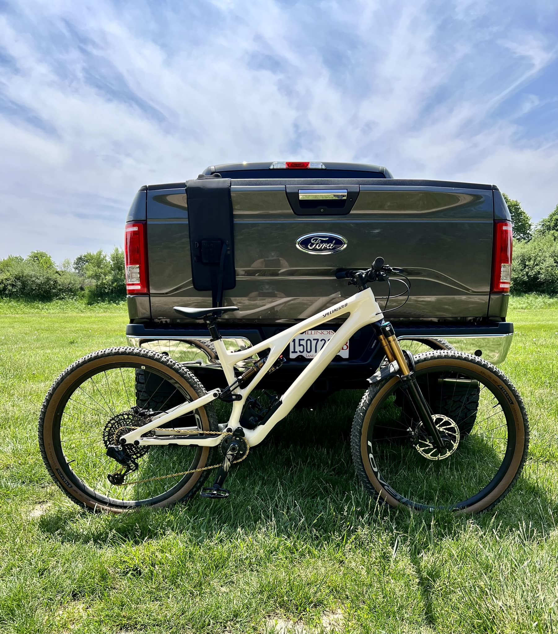 Teravail Ehline and Coronado tires on a gravel bike