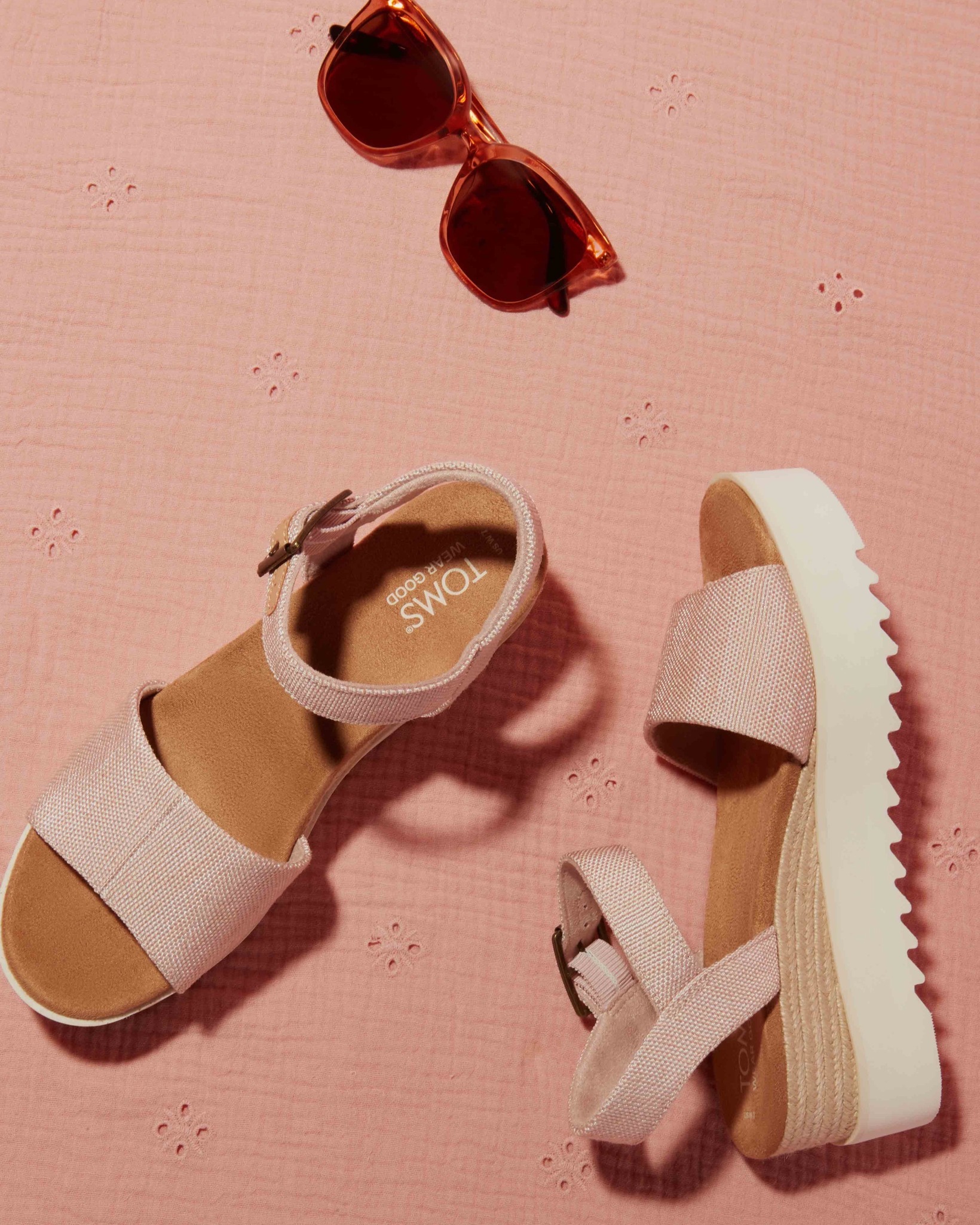 【ユウ】 You asked, we delivered. Meet the Diana sandal in a wider-width