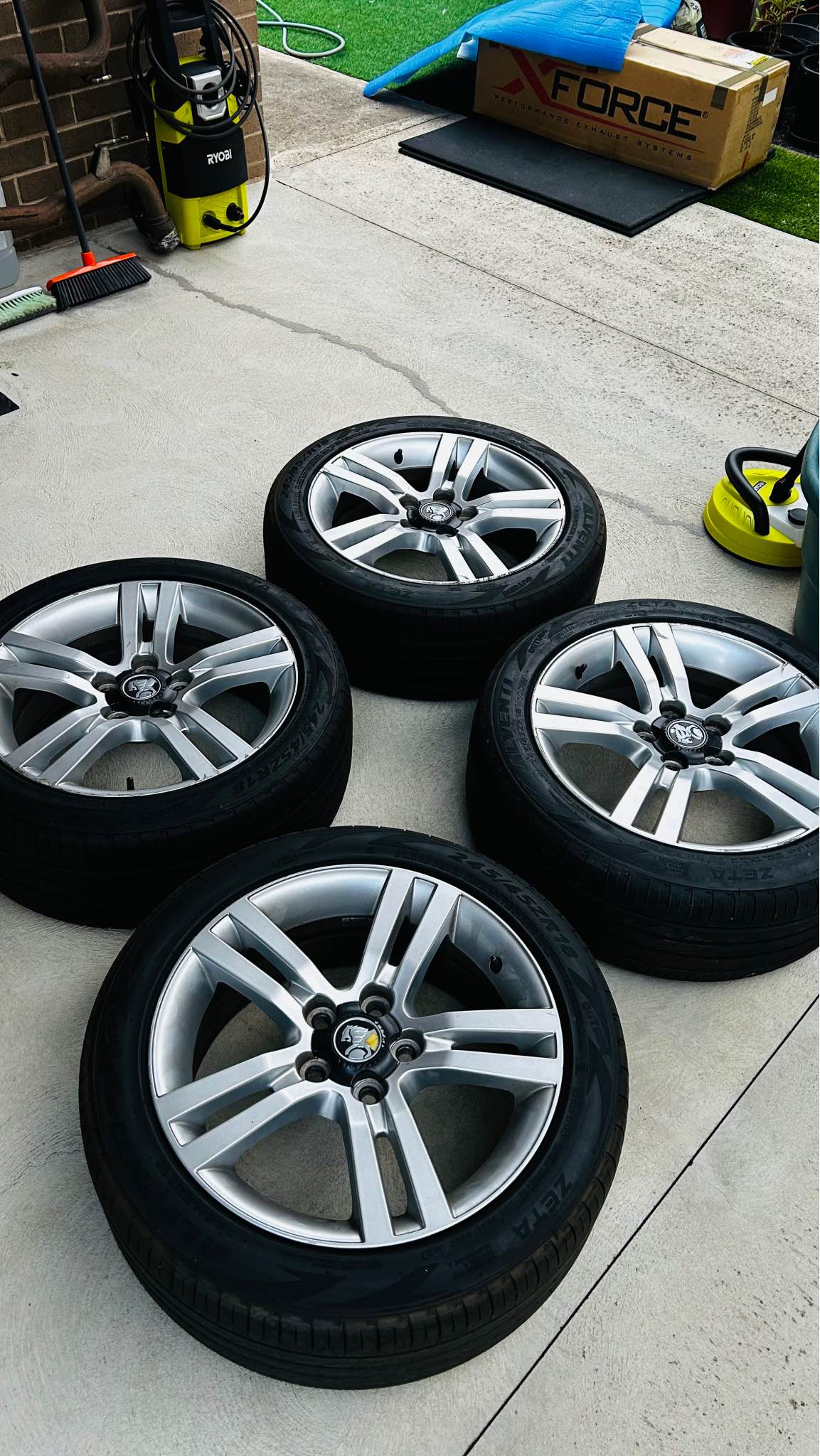 Commodore VE SS - OEM Wheels & Tyres set (Front & Rear) - Car Wheels ...