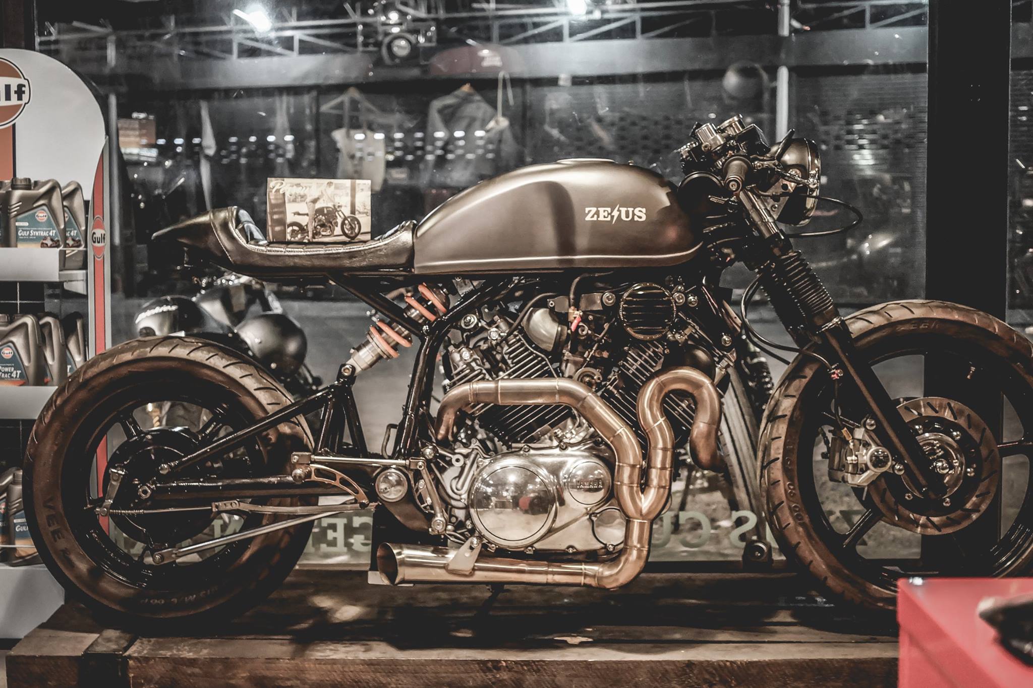 ZEUS CUSTOM - 4 Brands Cafe'Racer style Build by Zeus...