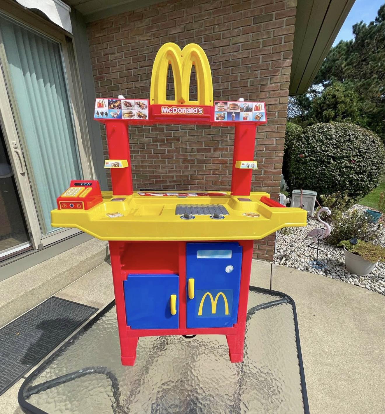 Someone found this EPIC 1989 Fisher Price McDonald's Drive-Thru
