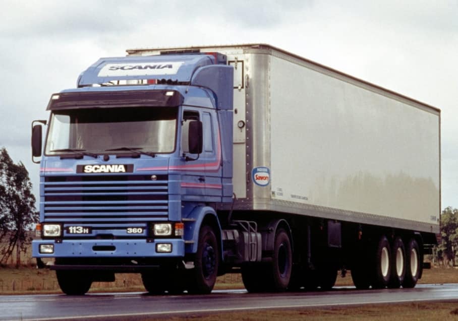 Scania 113-360🇸🇪 vs Iveco Turbotech.🇮🇹 Early 90'.