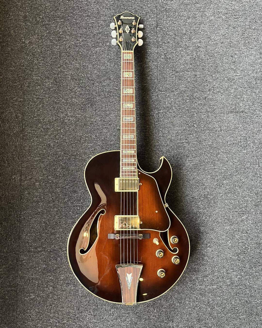 Ibanez AK80 hollowbody jazz guitar review